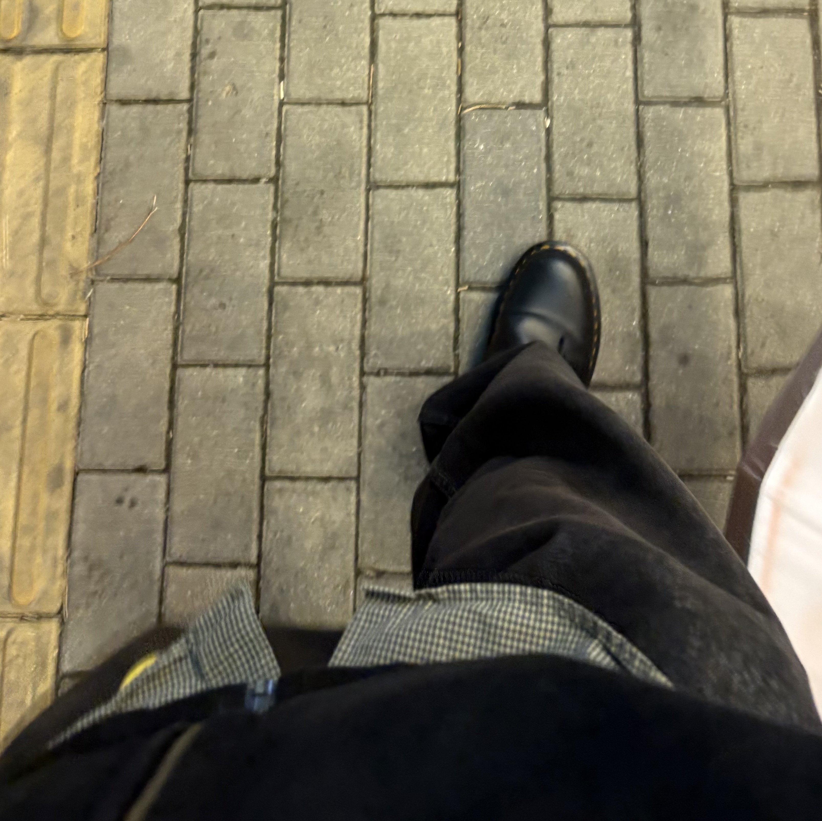 Dr. Martens 1461 Smooth Black 착용 스타일 - 1