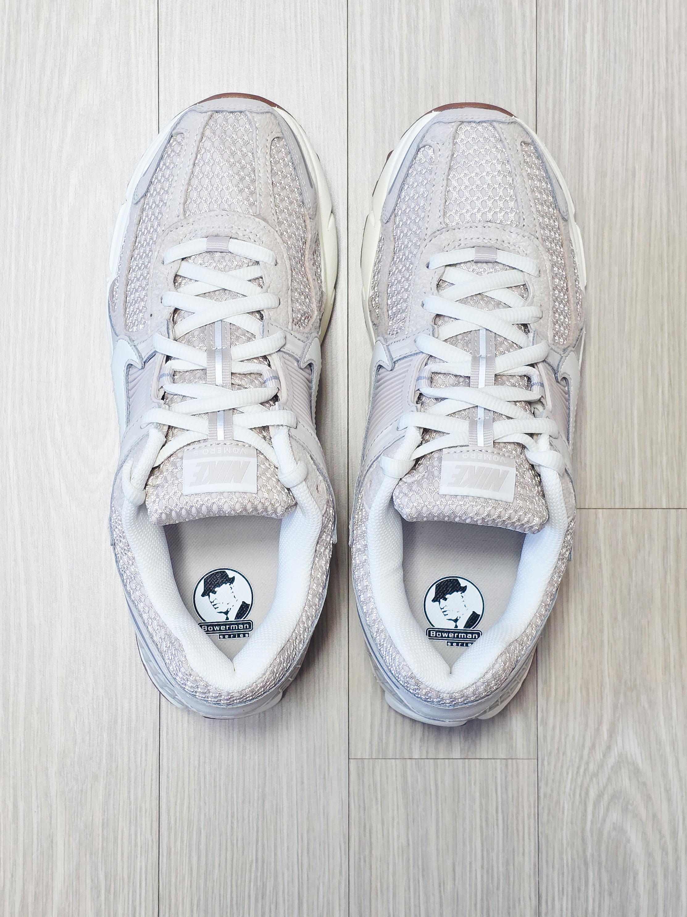 (W) Nike Zoom Vomero 5 Light Orewood Brown 착용 스타일 - 9