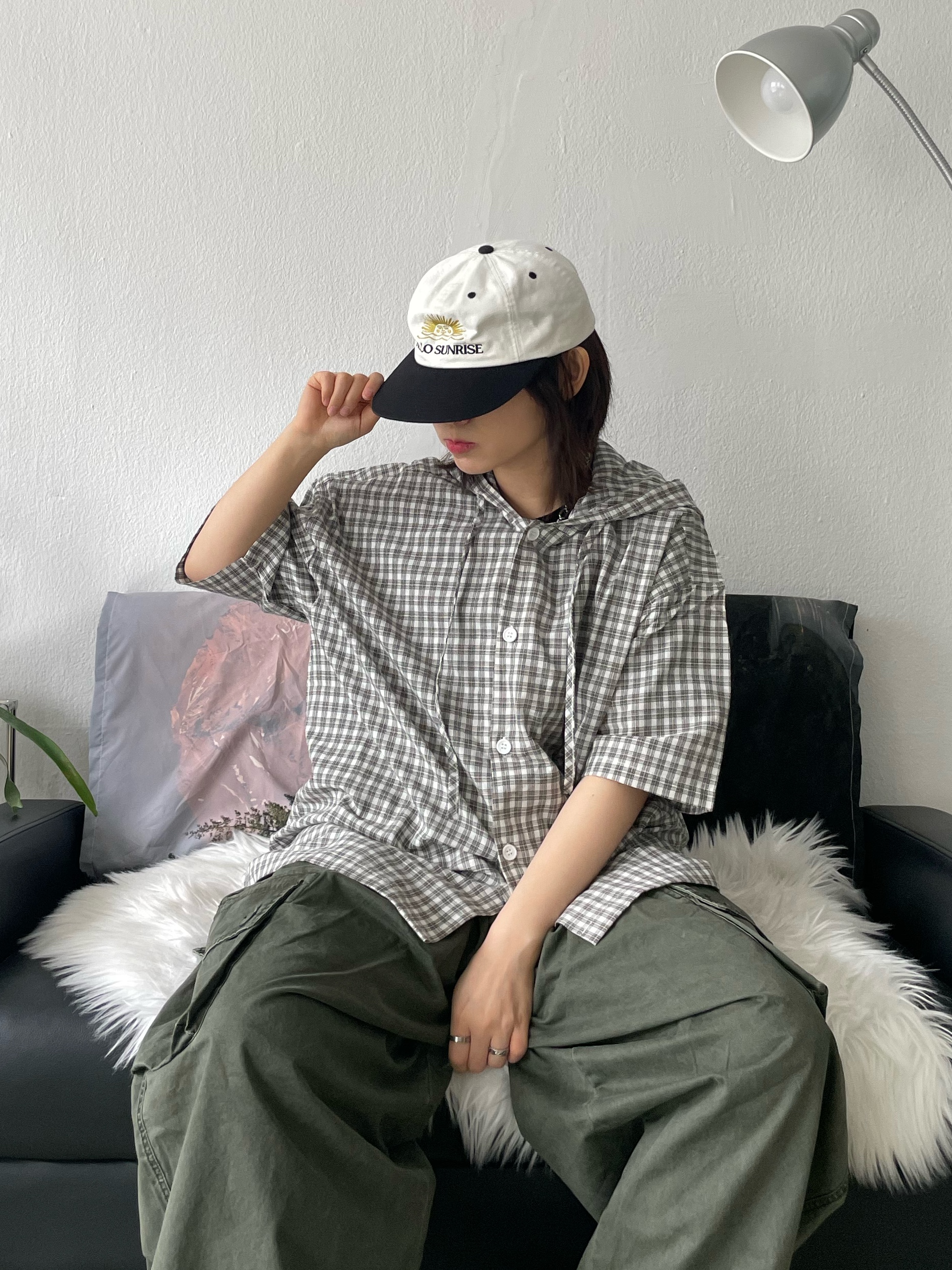 Hello Sunrise  Two Tone Washed OG Logo 6panel Cap Off White & Black, Adidas Superstar Core Black White 착용 스타일 - 5