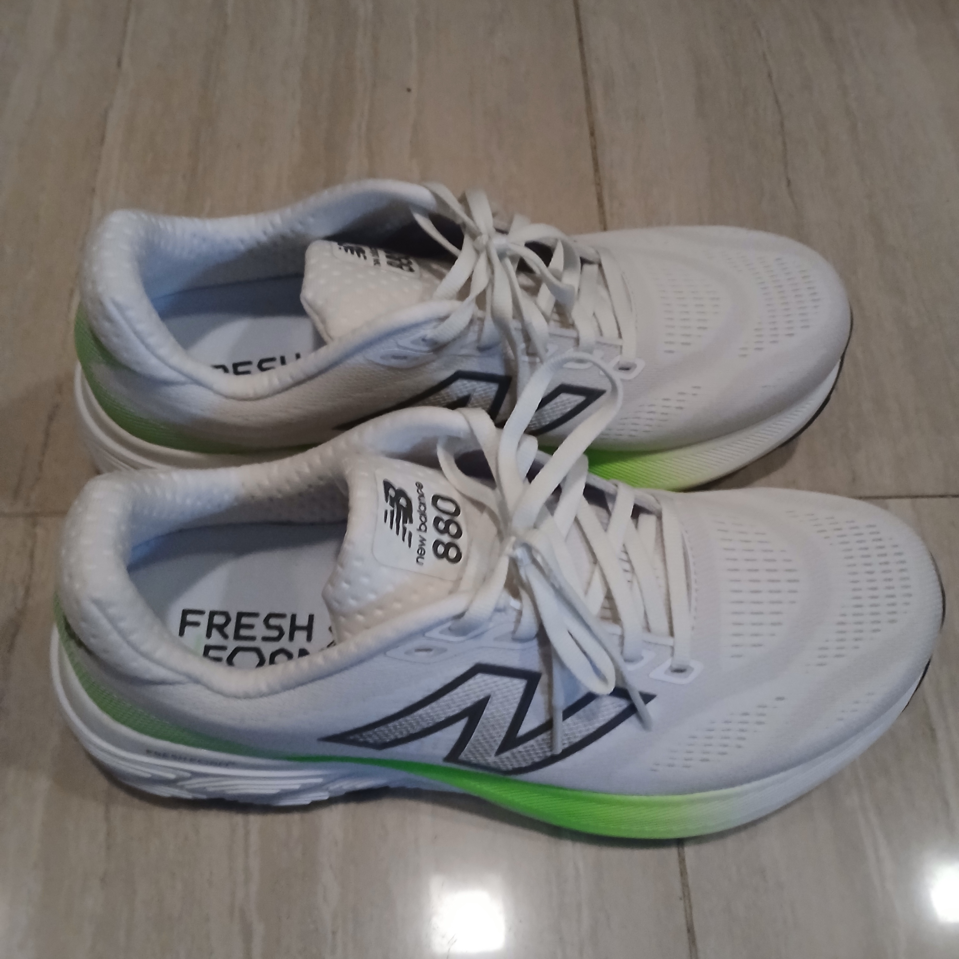 New Balance Fresh Foam X 880v15 Light Grey - 2E Wide 착용 스타일 - 1