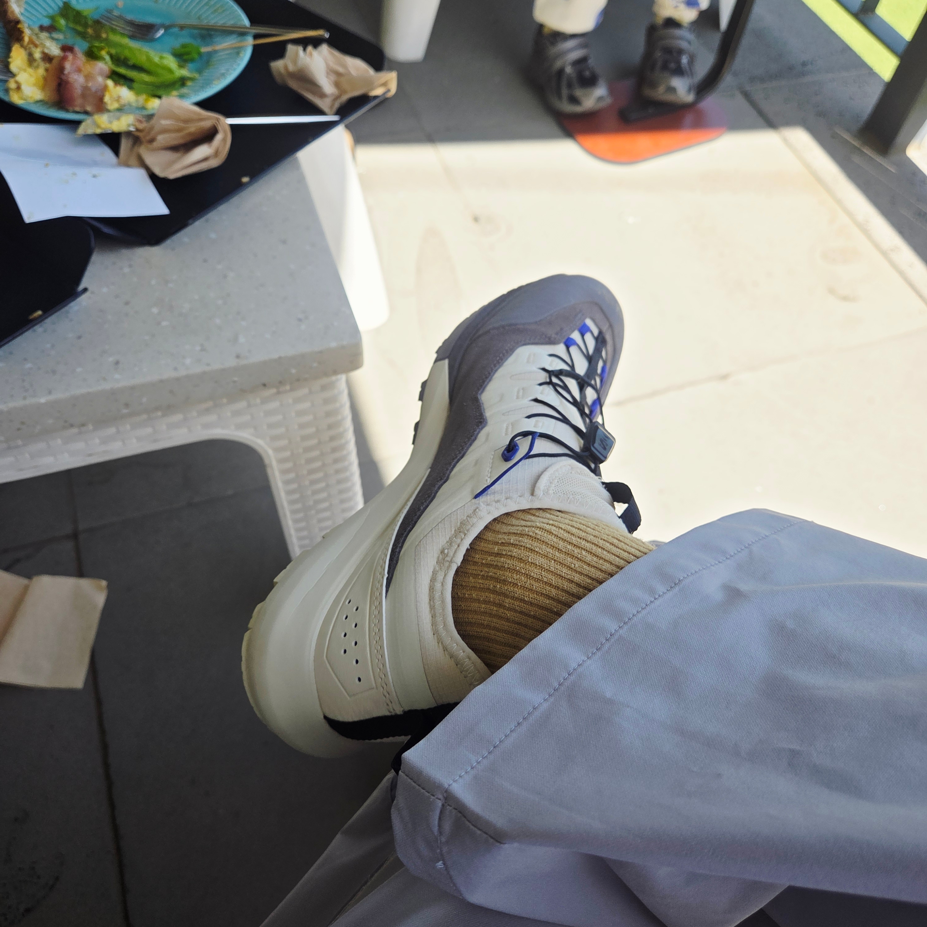 Salomon Alpinway Advanced Almond Milk Plum Kitten, Sansan Gear Side Snap Pants Ice Beige_25SS 착용 스타일 - 1