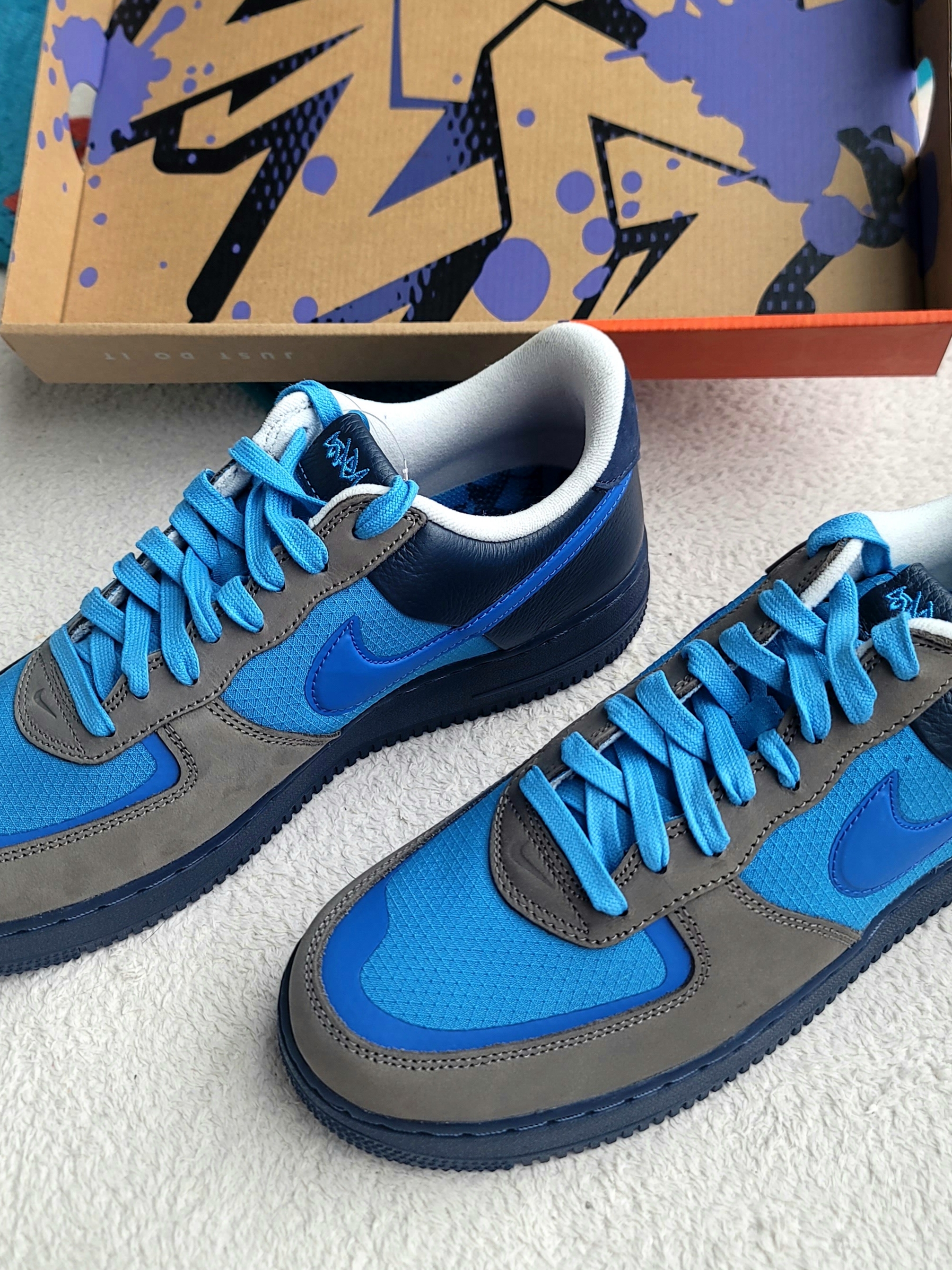 Nike x Stash Air Force 1 Low SP Soft Grey and Harbor Blue 2024 착용 스타일 - 2
