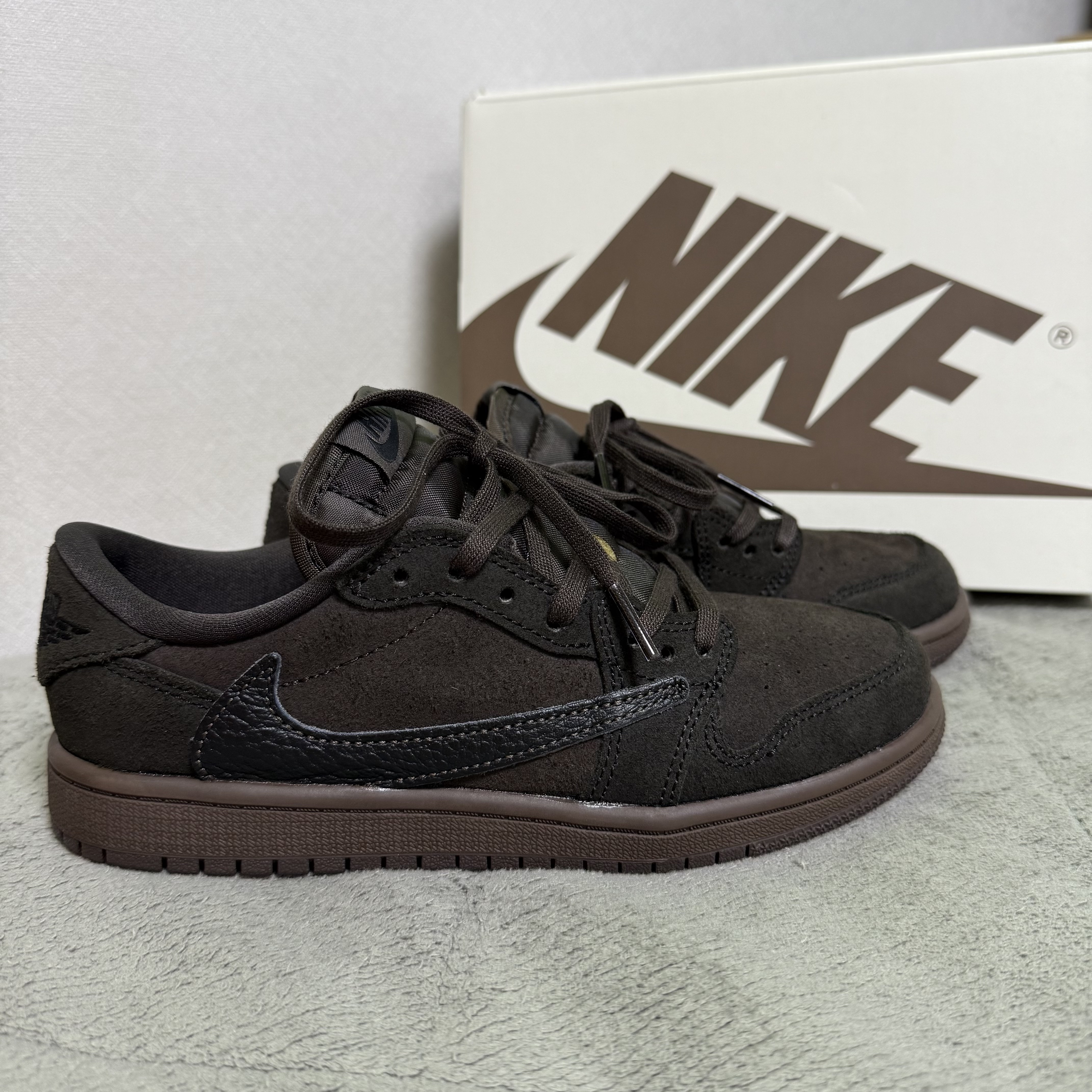(PS) Jordan 1 x Travis Scott Retro Low OG SP Velvet Brown and Dark Mocha 착용 스타일