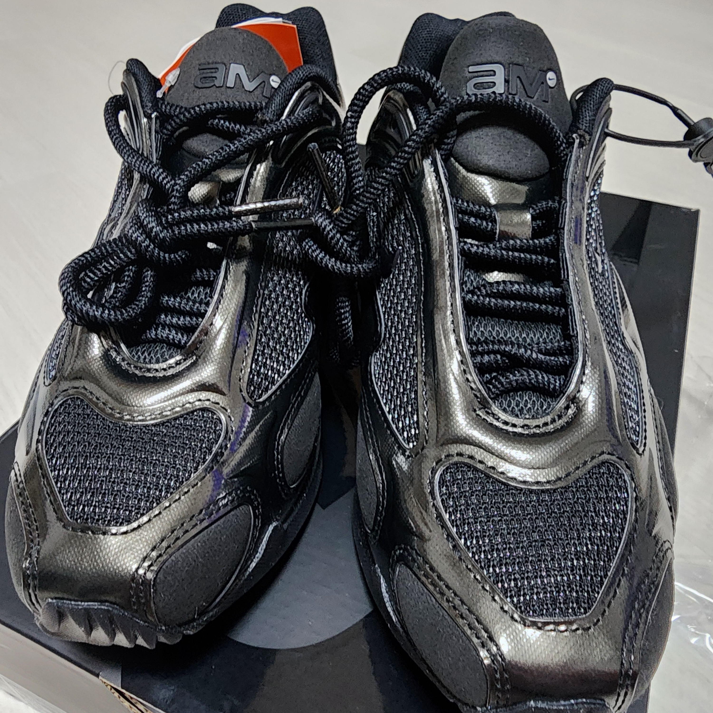 (W) Nike Air Max Muse Triple Black 착용 스타일 - 3