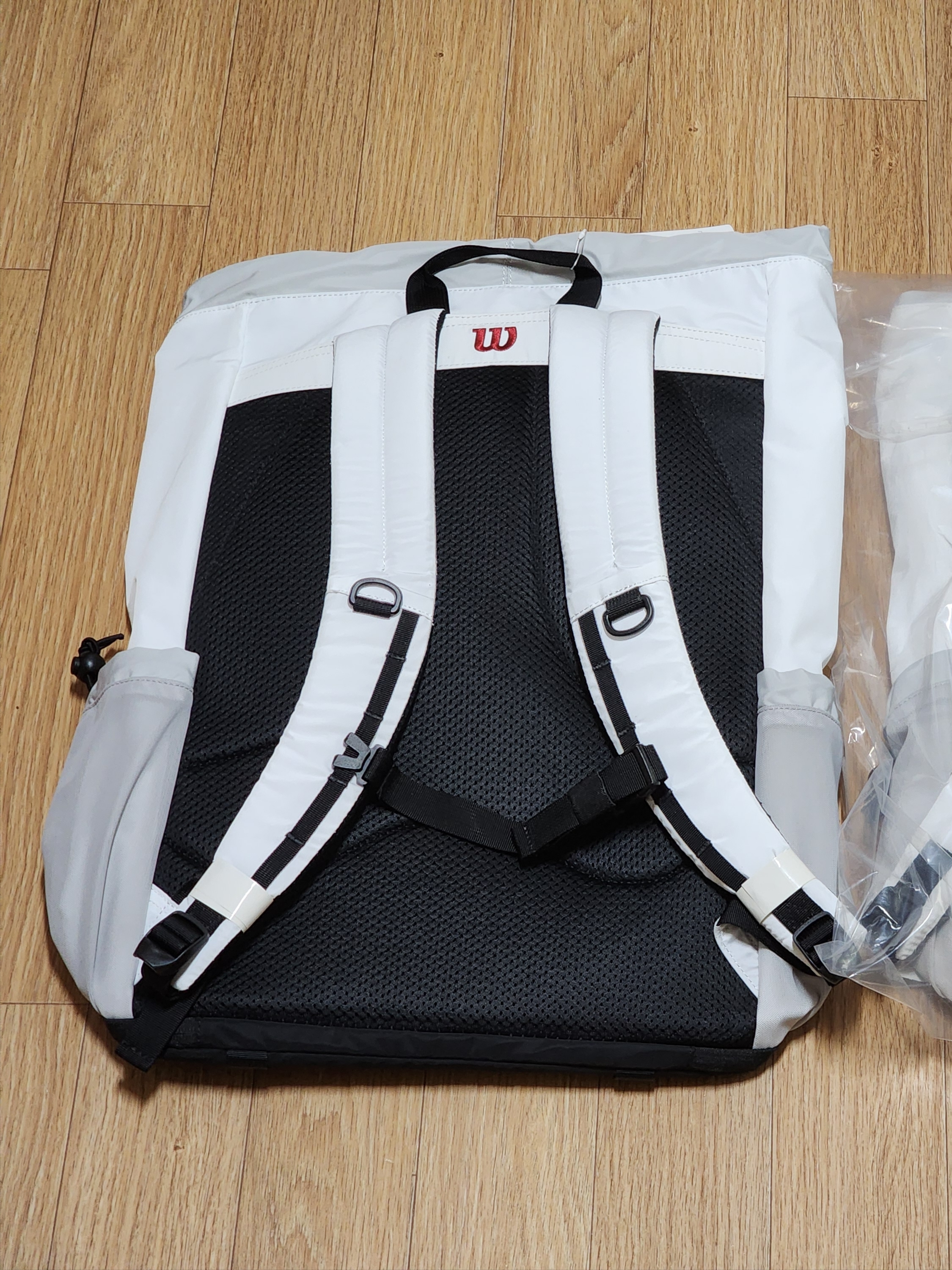 Wilson Tennis Drawstring Backpack White 착용 스타일 - 2