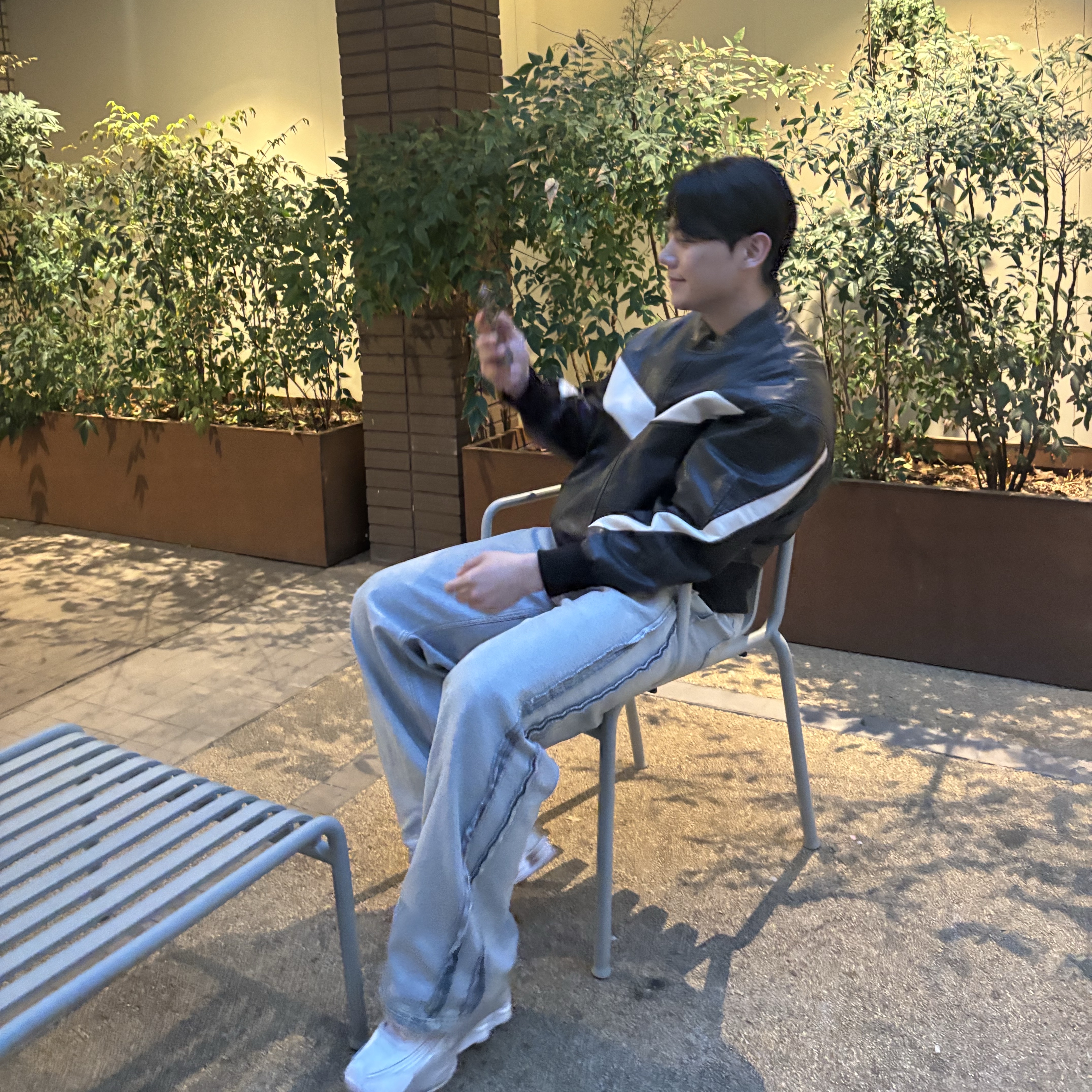 (W) Nike Shox R4 White Metallic Silver 착용 스타일