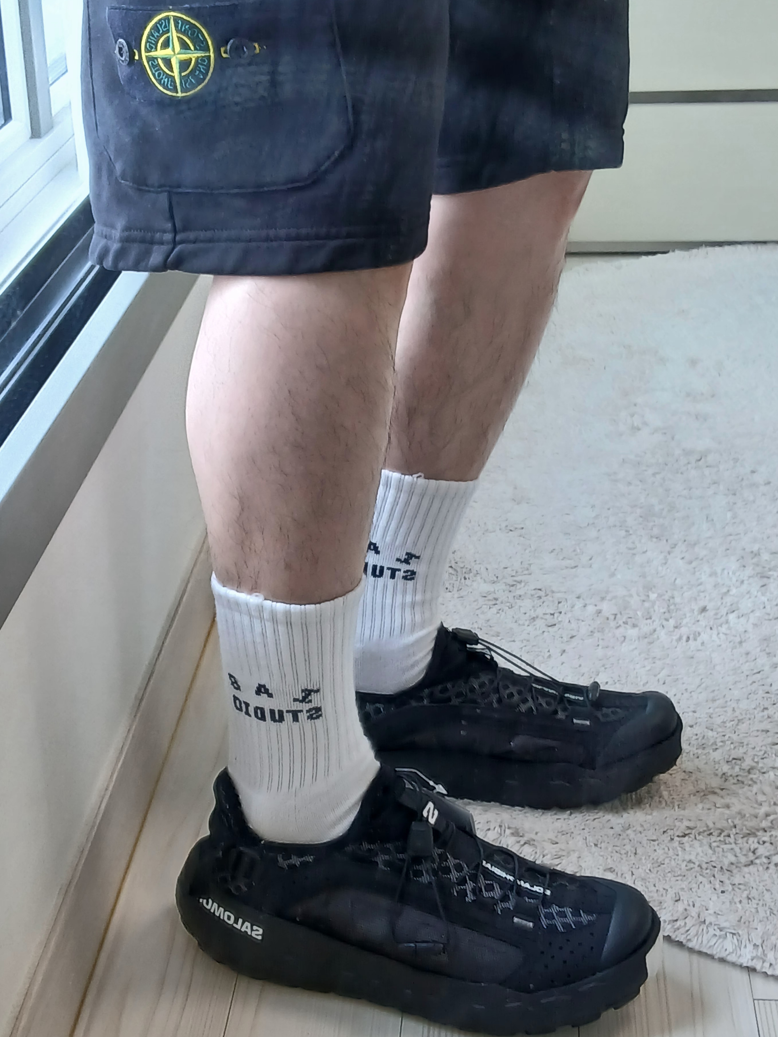 IAB Studio Socks White Set, Salomon Solamphibian Black Alloy 착용 스타일 - 3