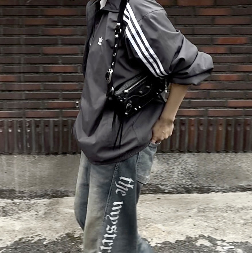 (W) Adidas Adilenium Oversized Track Top Grey Five - KR Sizing 착용 스타일 - 3