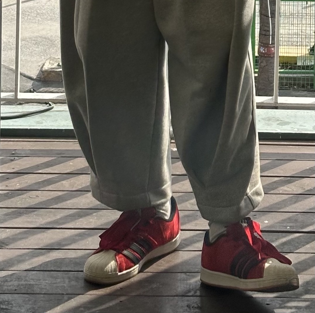 Adidas x YNuK Superstar Supermodified Power Red 착용 스타일 - 2