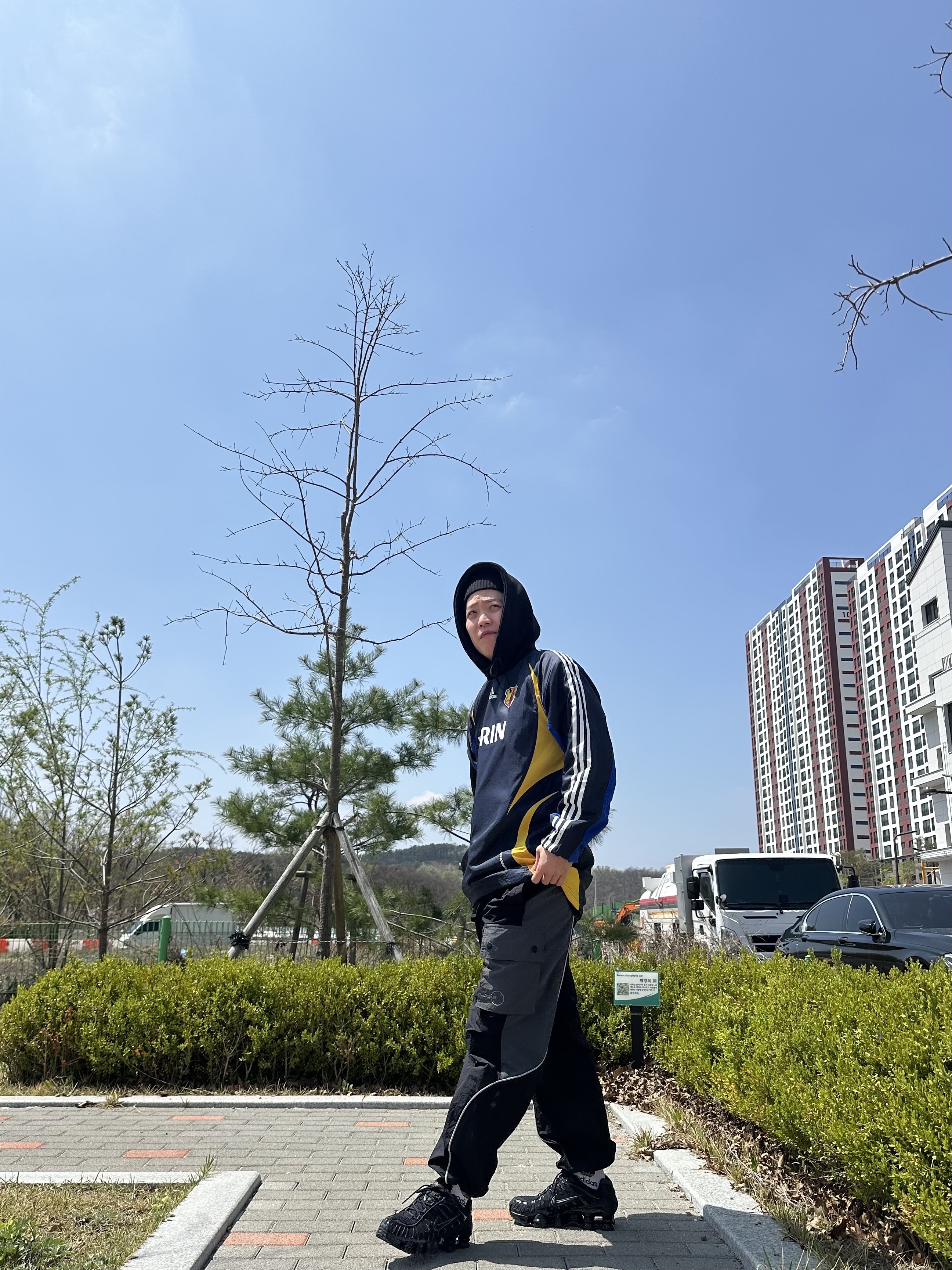 (W) Nike Shox TL Black and Max Orange 착용 스타일