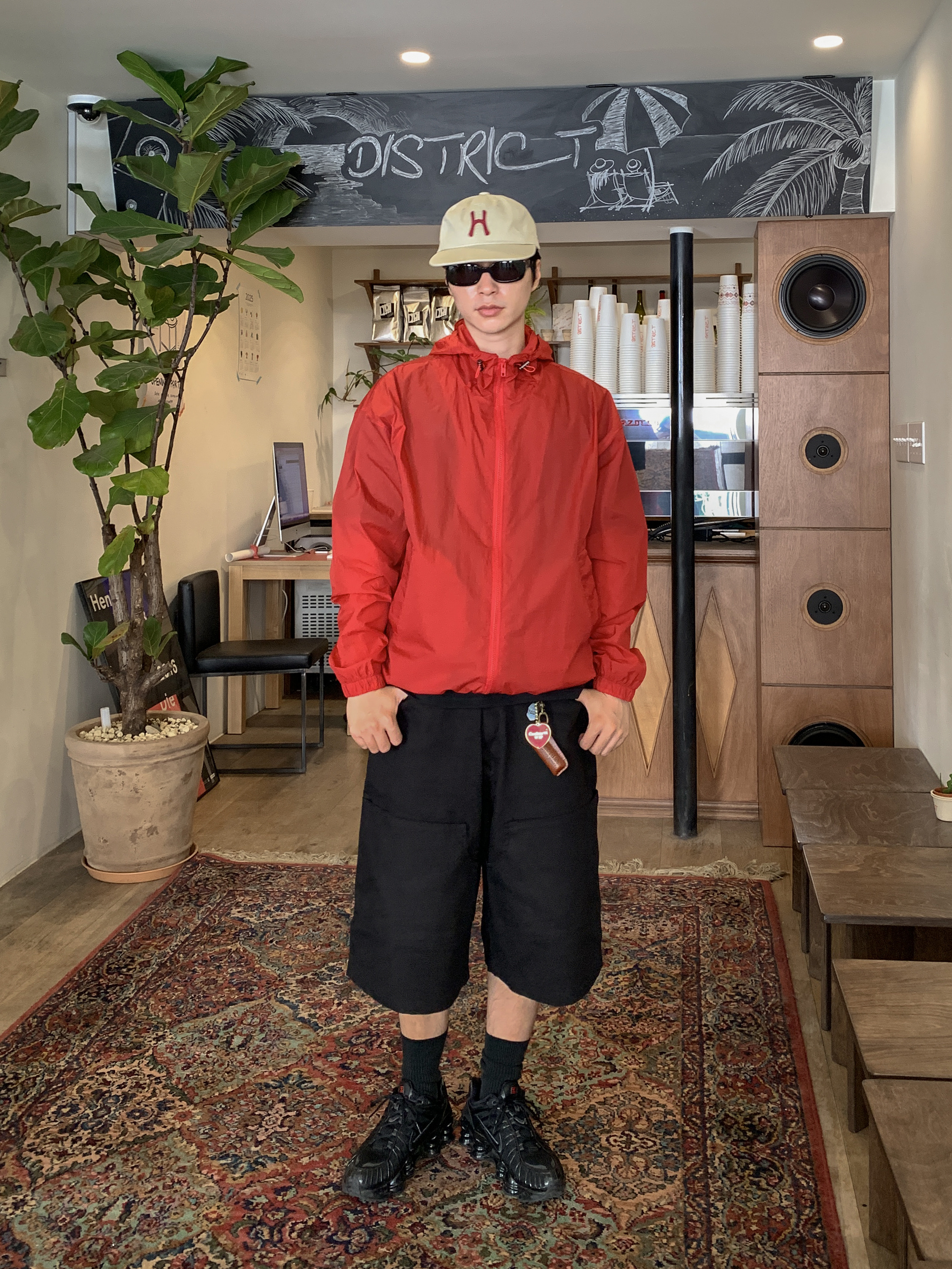 Hello Sunrise H Logo Cotton Relaxed Fit 6Panel Cap Beige, (W) Nike Shox TL Black and Max Orange 착용 스타일 - 1