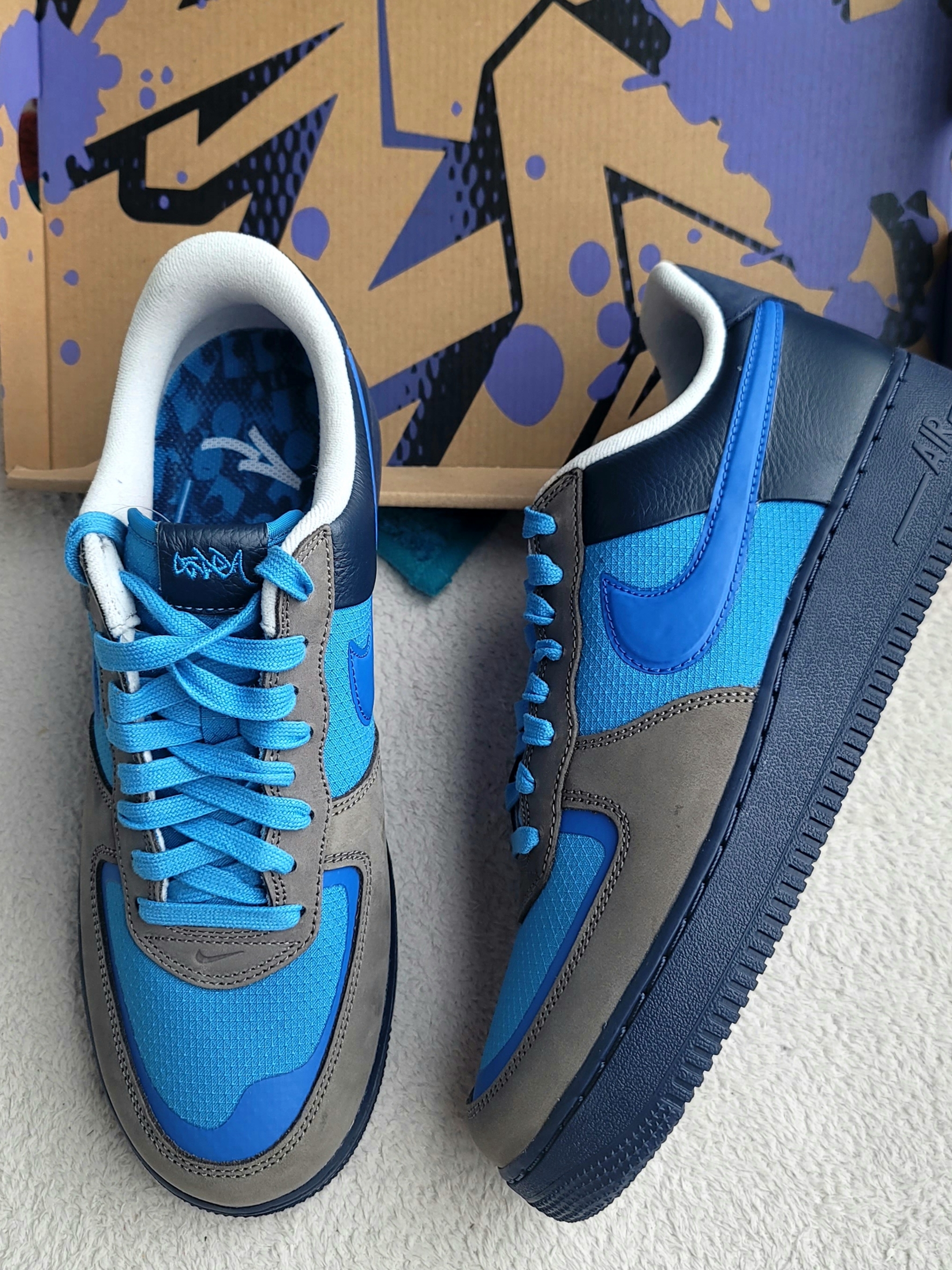 Nike x Stash Air Force 1 Low SP Soft Grey and Harbor Blue 2024 착용 스타일 - 1