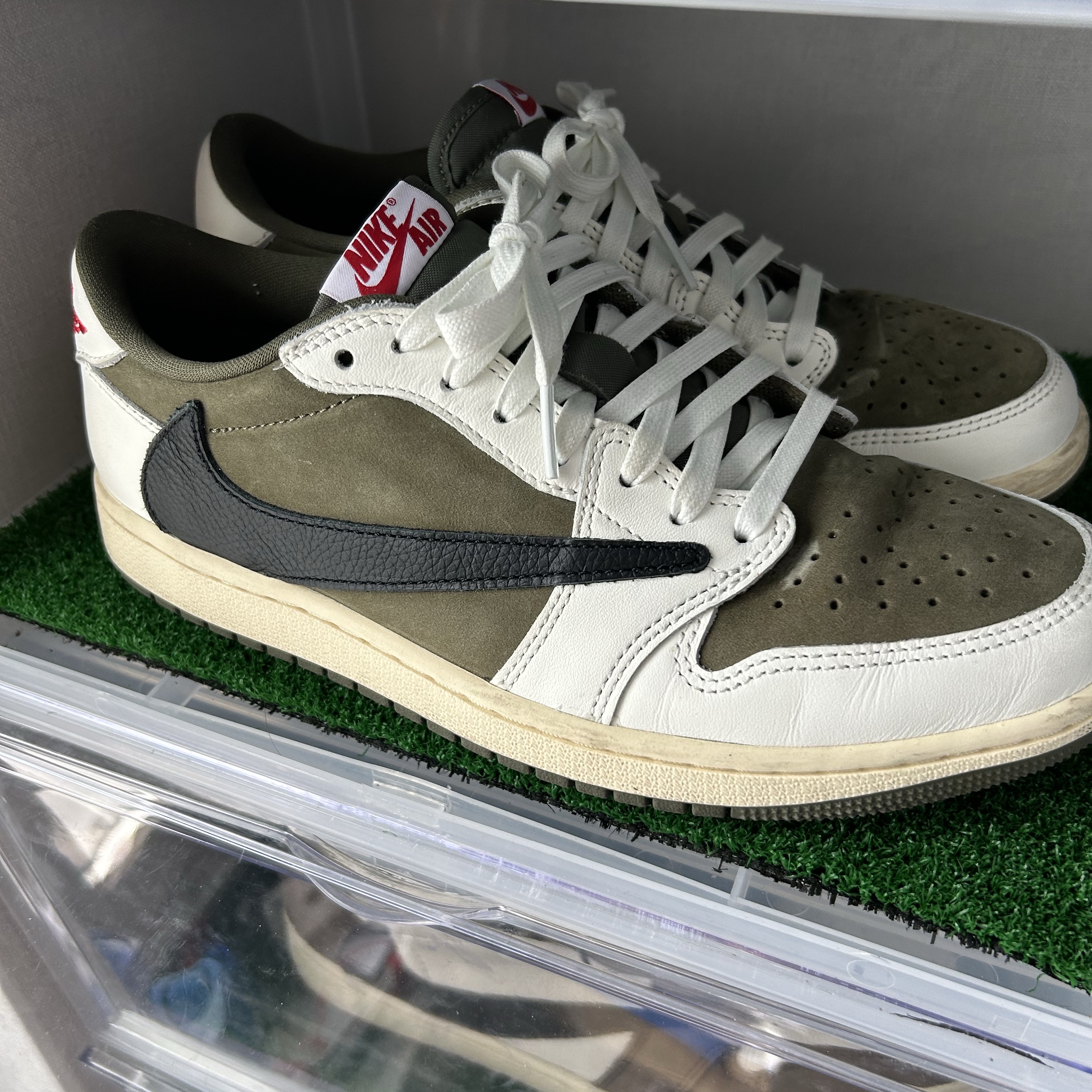 Jordan 1 x Travis Scott Retro Low OG SP Reverse Olive 착용 스타일