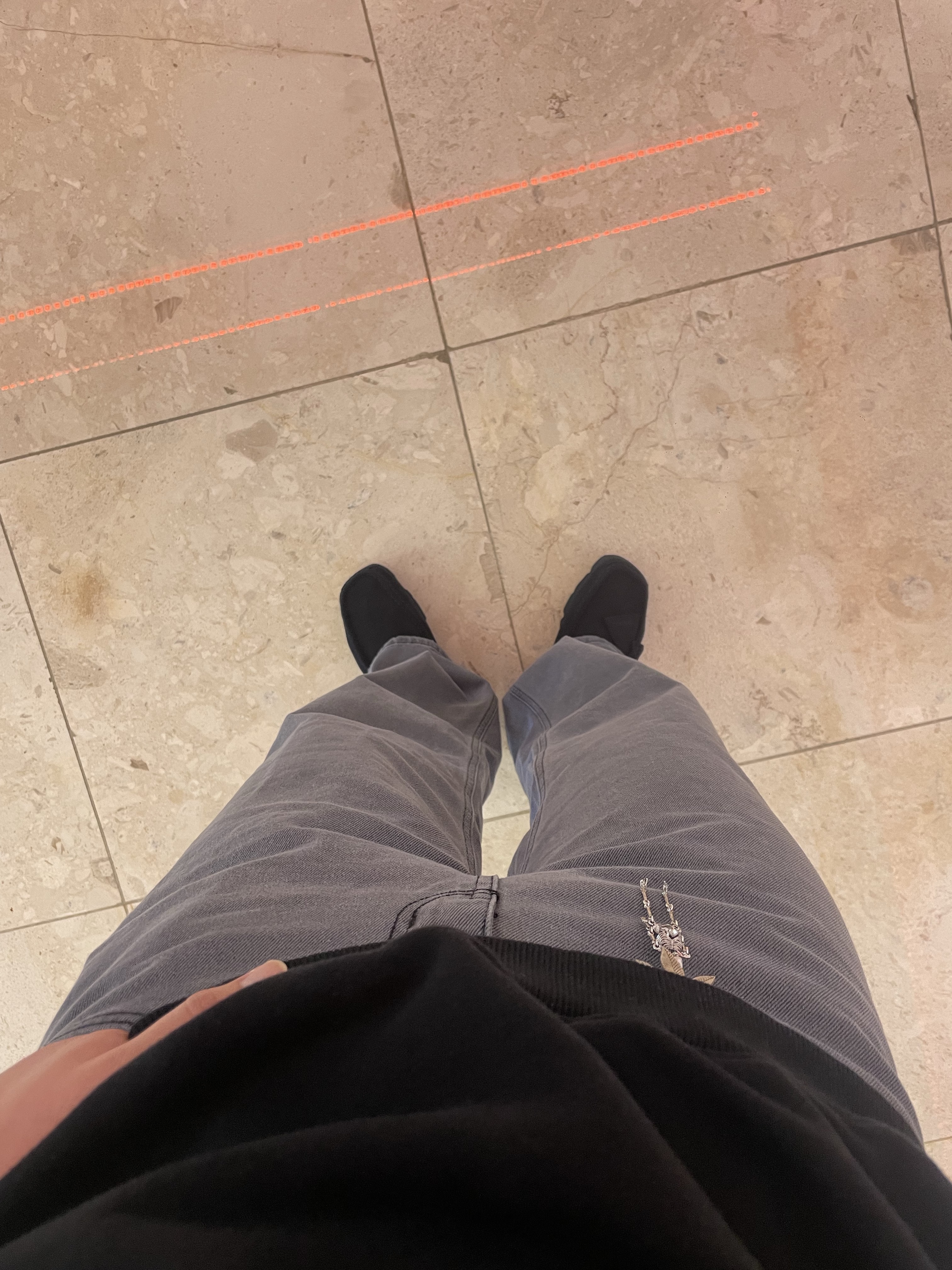 Clarks x Needles Wallabee Strap Lo Black Suede 착용 스타일 - 3