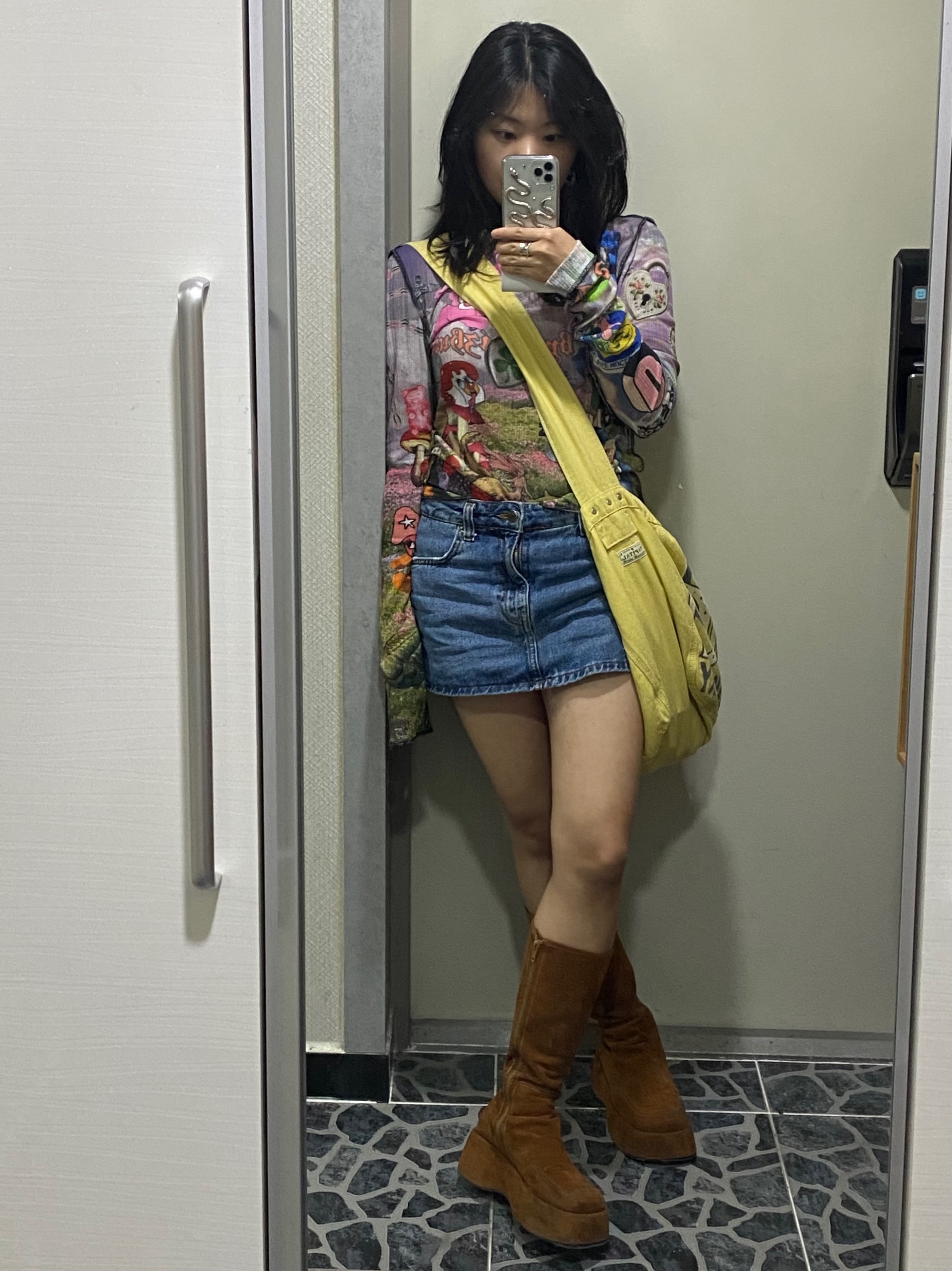 Kapital Canvas Newspaper Bag Guiding Light Light Yellow 착용 스타일