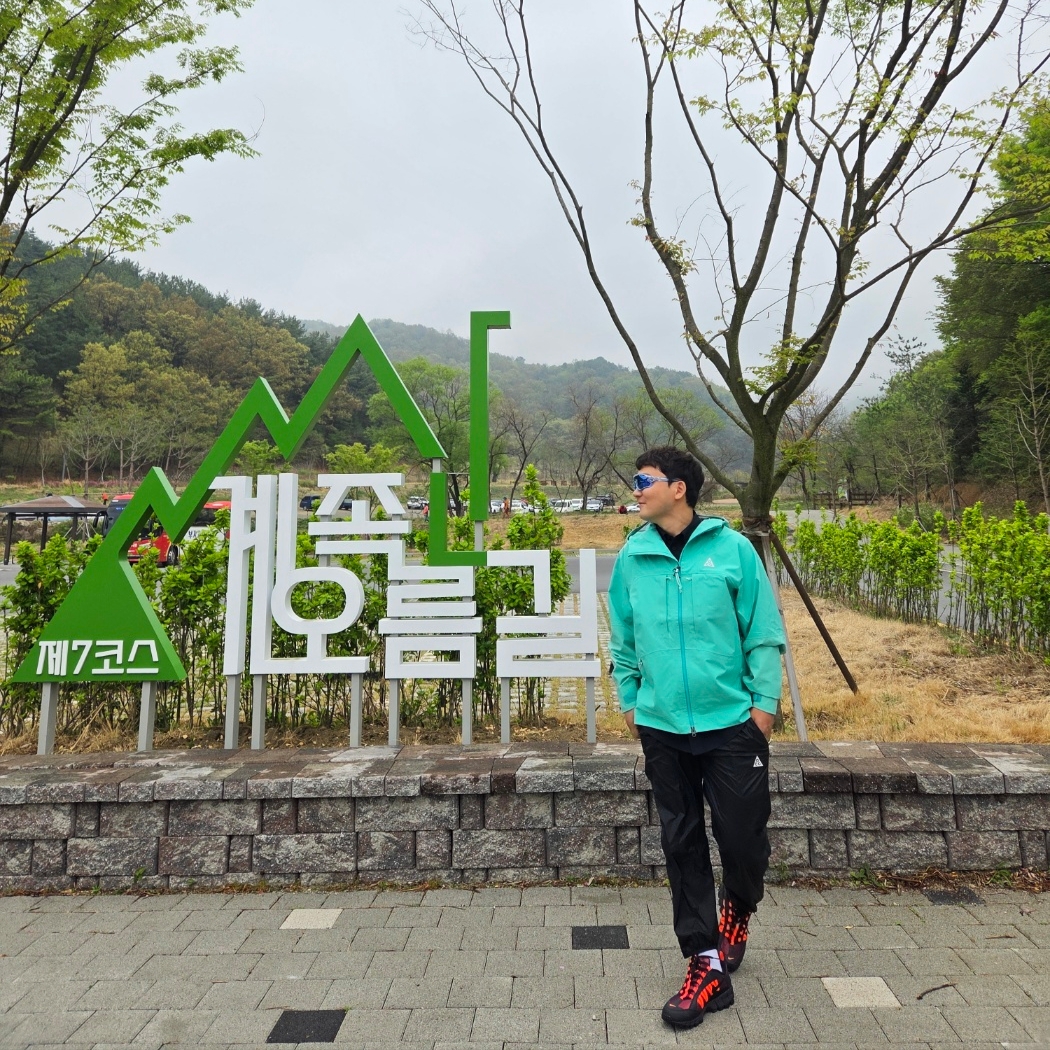 Nike ACG Storm-Fit ADV Gore-Tex Misery Ridge Jacket Light Menta - Asia, Nike ACG Dri-Fit UV Devastation Trail Shirt Black Summit White - Asia 착용 스타일 - 1