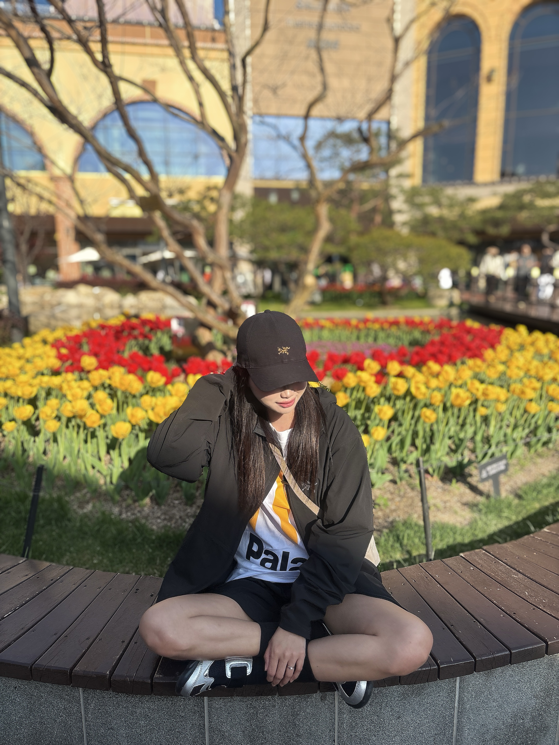 Palace x McDonald's Logo T-Shirt White - 23FW, Arc'teryx Gamma Lightweight Hoody Black 착용 스타일 - 1