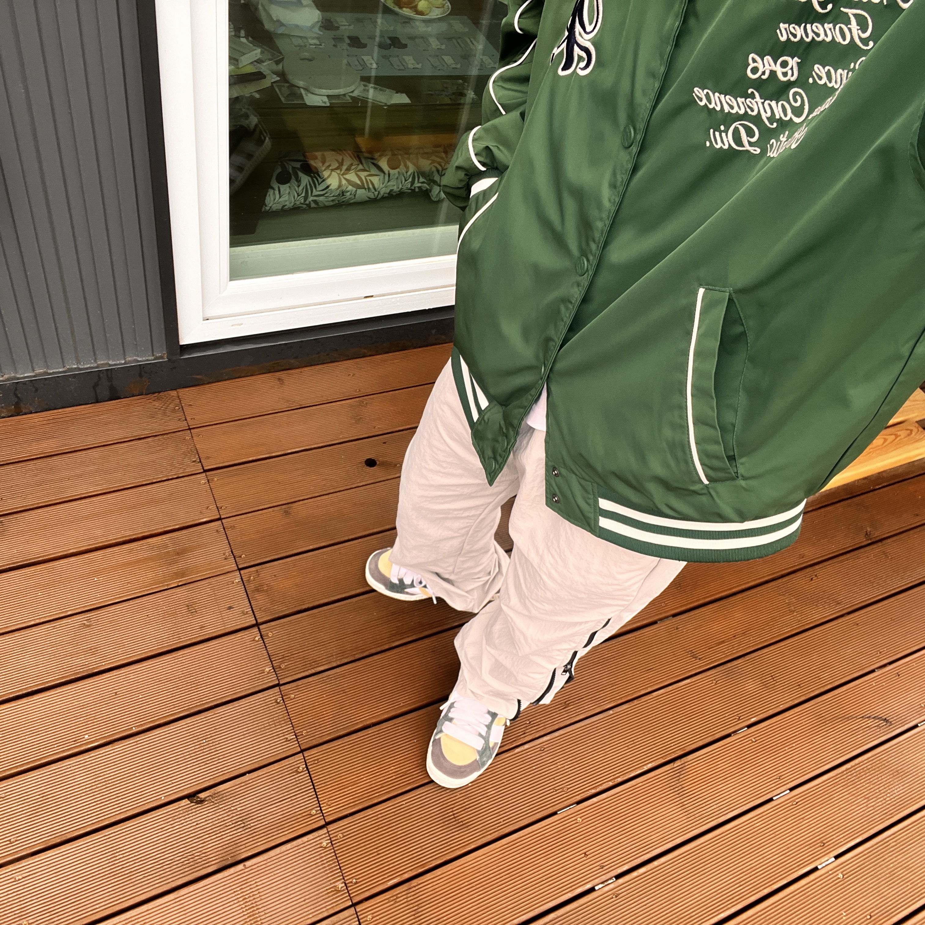 Adidas X BAPE Lawsuit Sand Cloud White 착용 스타일 - 3