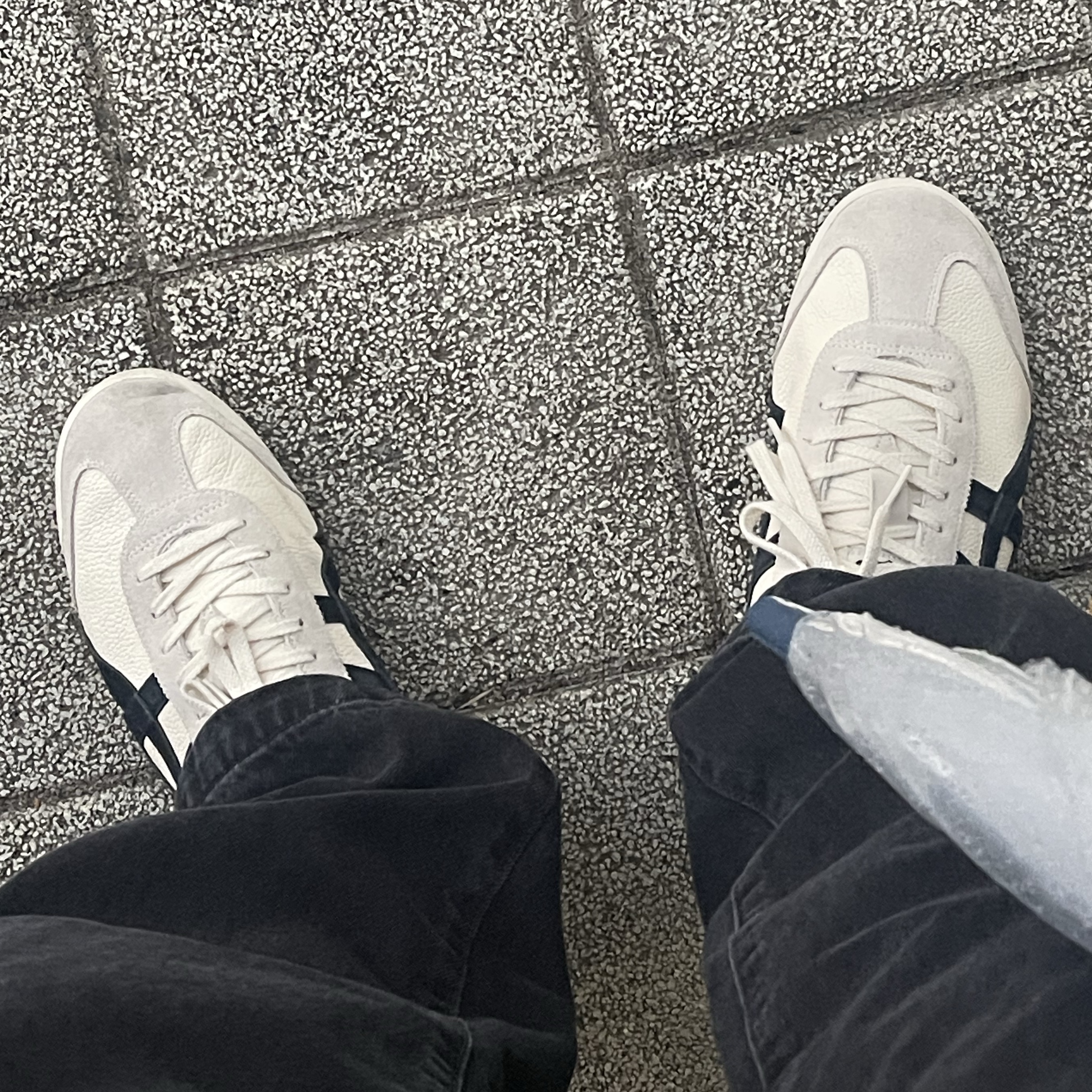Onitsuka Tiger Mexico 66 Vintage White Black, Carhartt WIP Brandon Pants Black Stone Washed 착용 스타일