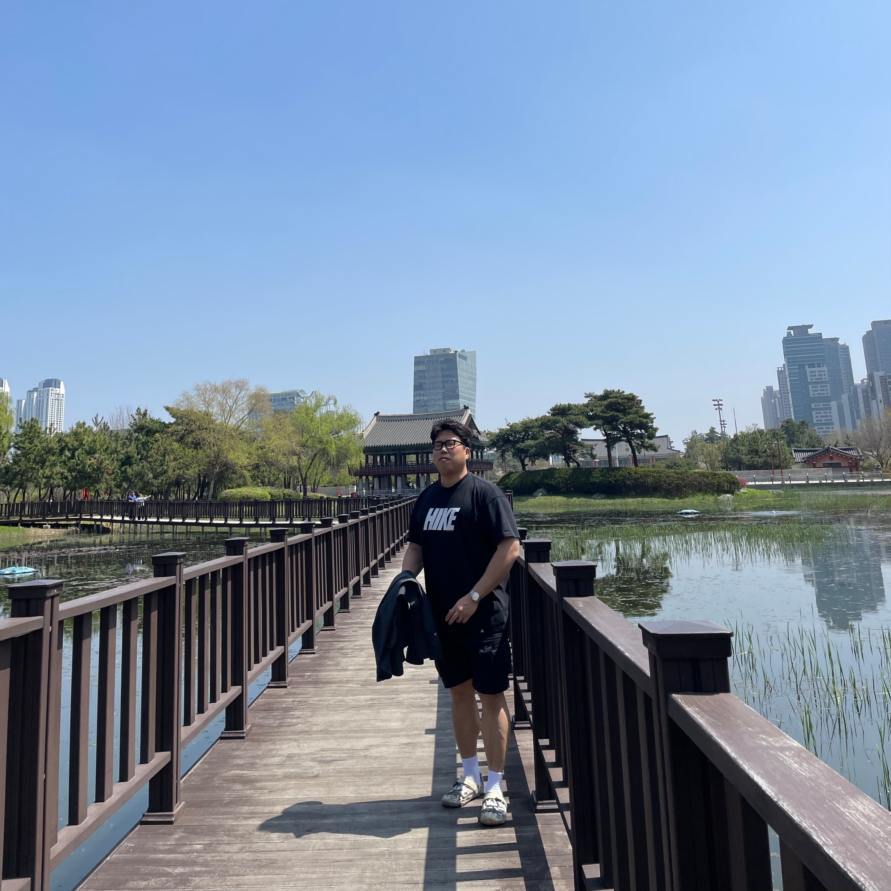 Nike ACG Hike T-Shirt Black - US/EU, Nike ACG Smith Summit Cargo Pants Black Summit White - Asia 착용 스타일 - 1
