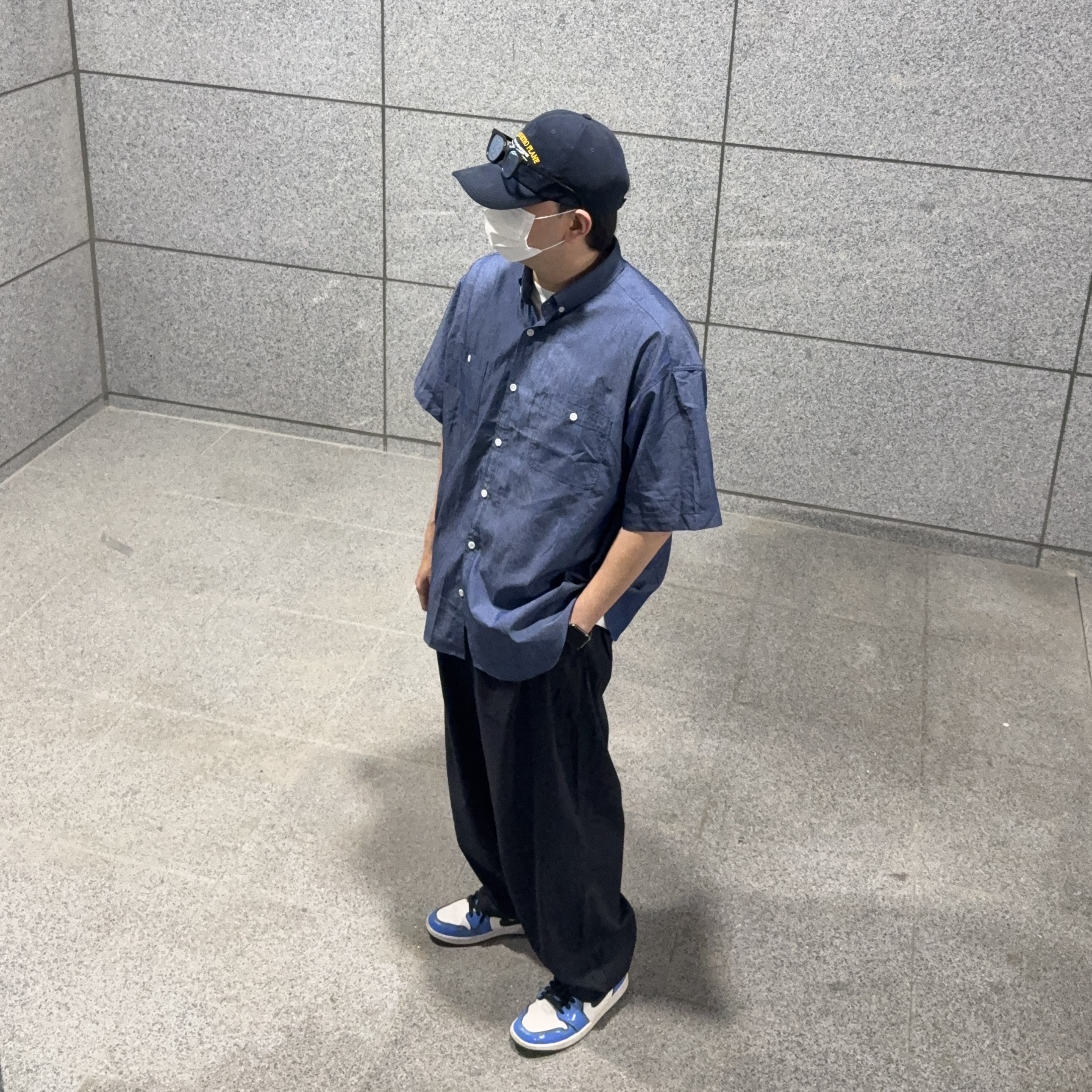 Jordan 1 Mid SE Signal Blue 착용 스타일 - 2