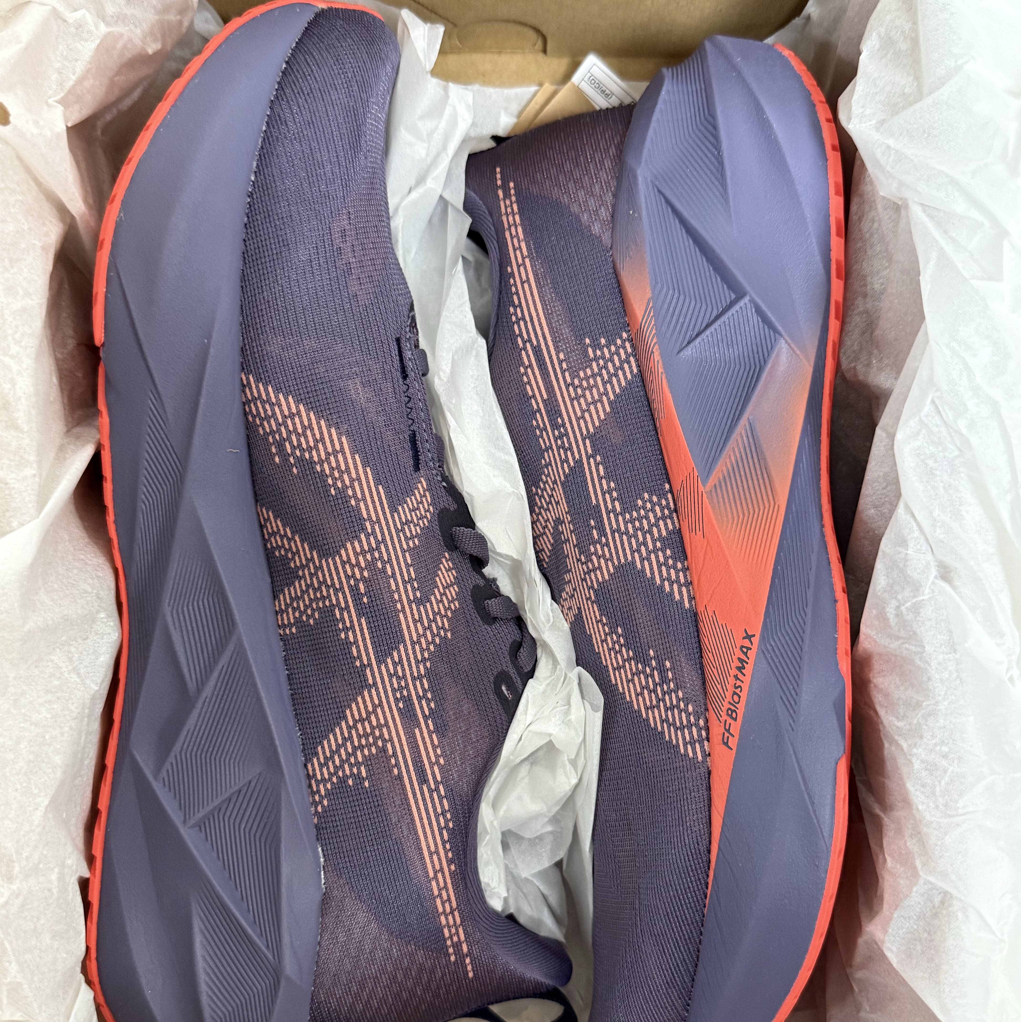 Asics Novablast 5 Greyish Purple Coral Reef 착용 스타일