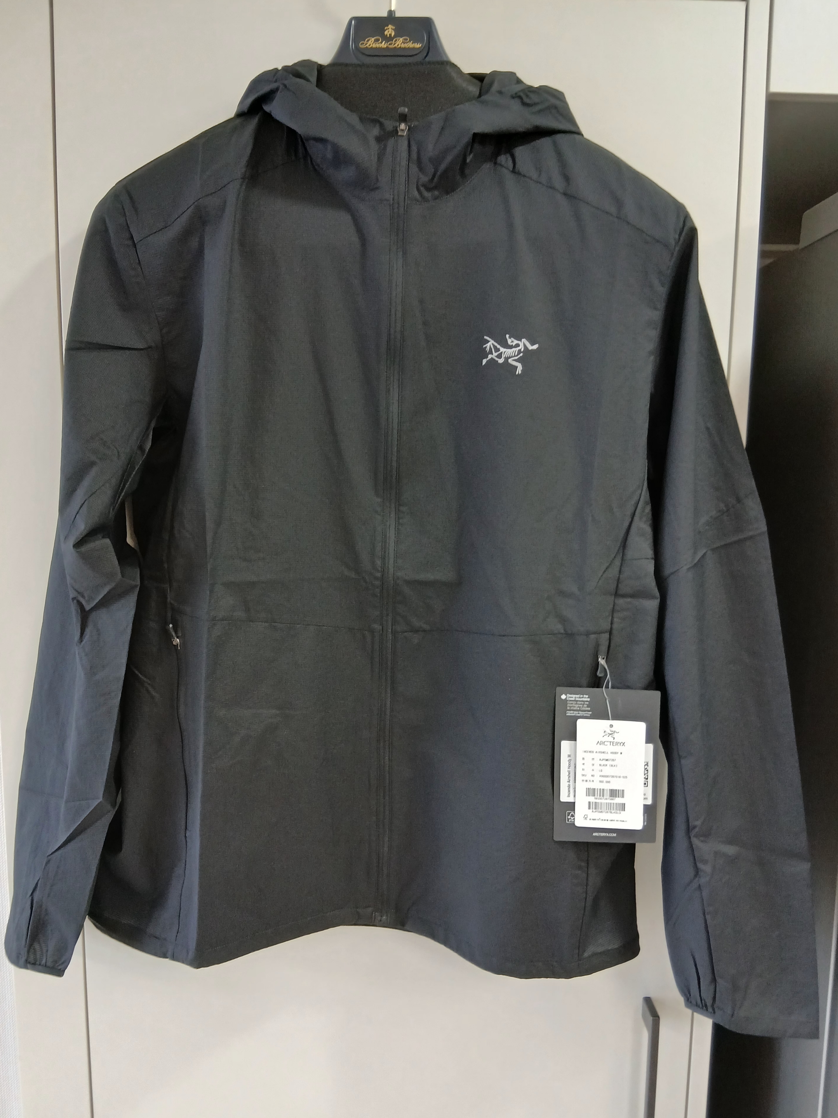 Arc'teryx Incendo Airshell Hoody Black 착용 스타일 - 1