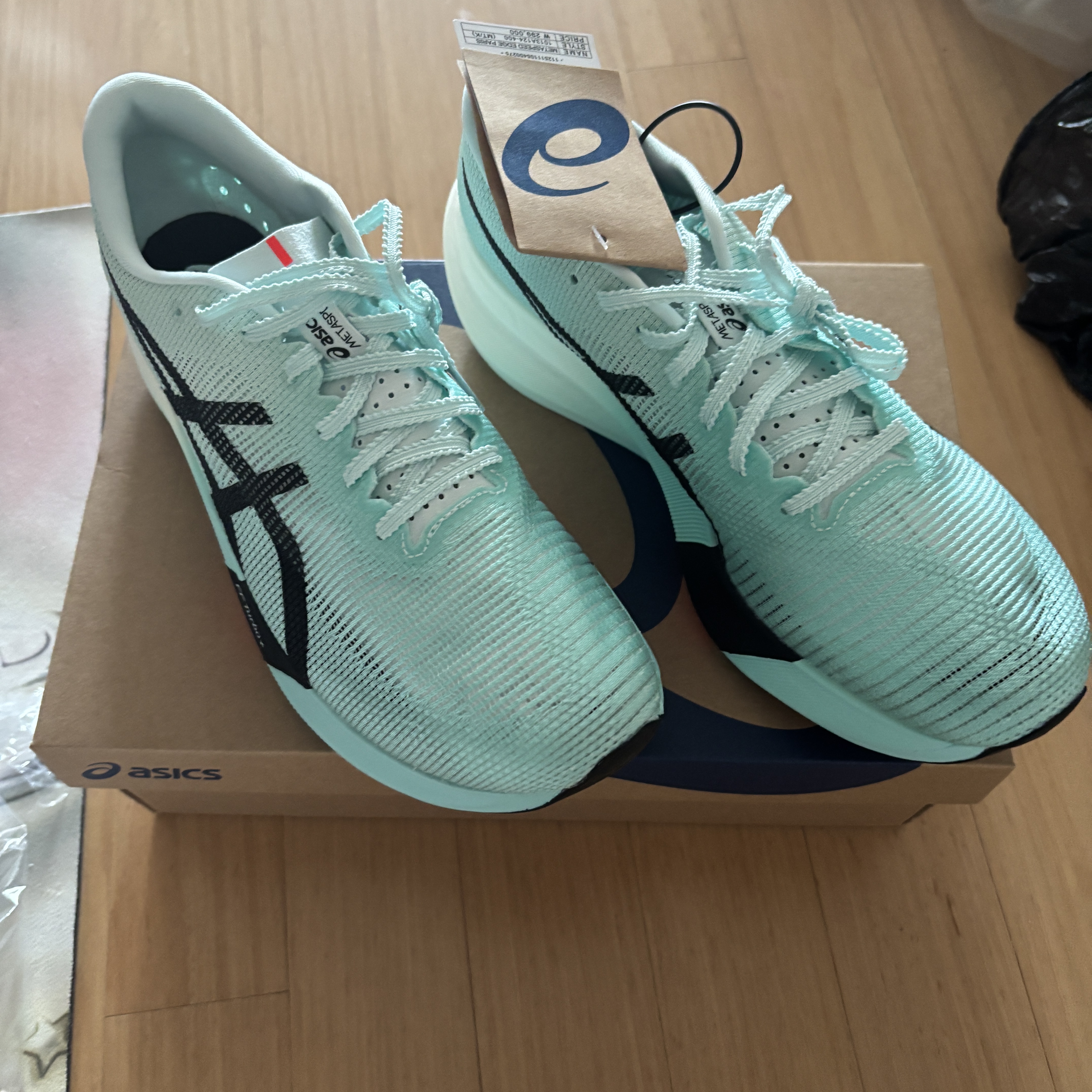 Asics Metaspeed Edge Paris Illuminate Mint Black 착용 스타일