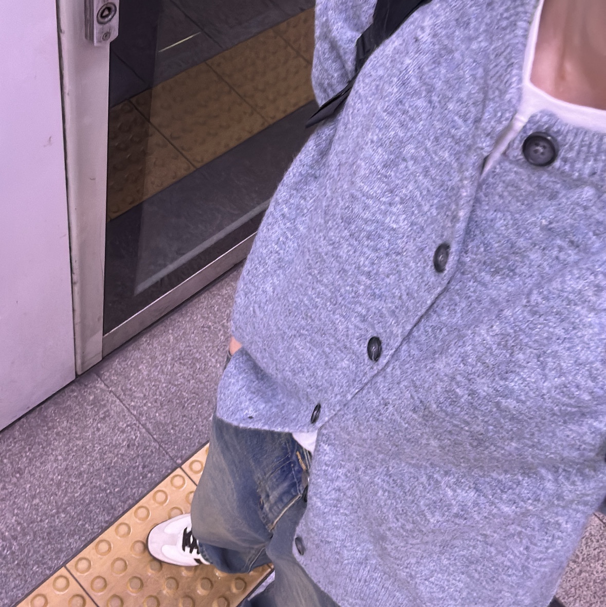 Millo Archive Crop Move Cardigan Blue Gray 착용 스타일