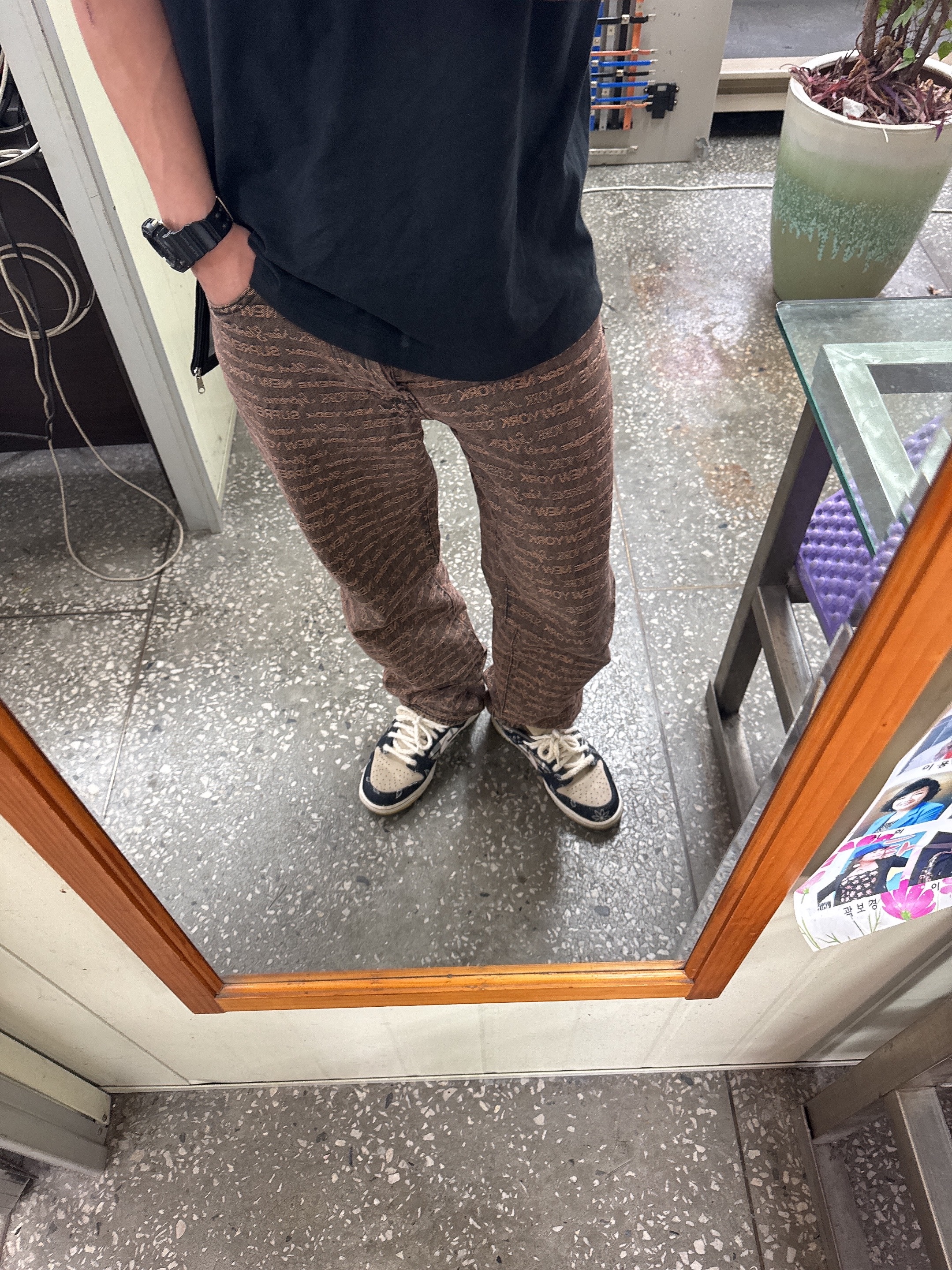 Supreme Multi Type Jacquard Regular Jean Brown - 22FW, Nike x Travis Scott SB Dunk Low 착용 스타일 - 3
