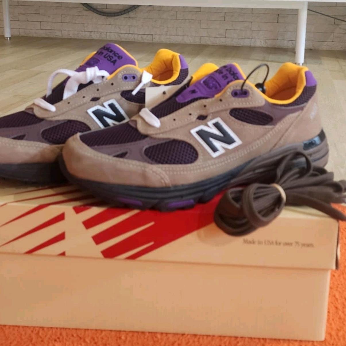 New Balance 993 Made in USA Mushroon Midnight Violet 착용 스타일 - 2