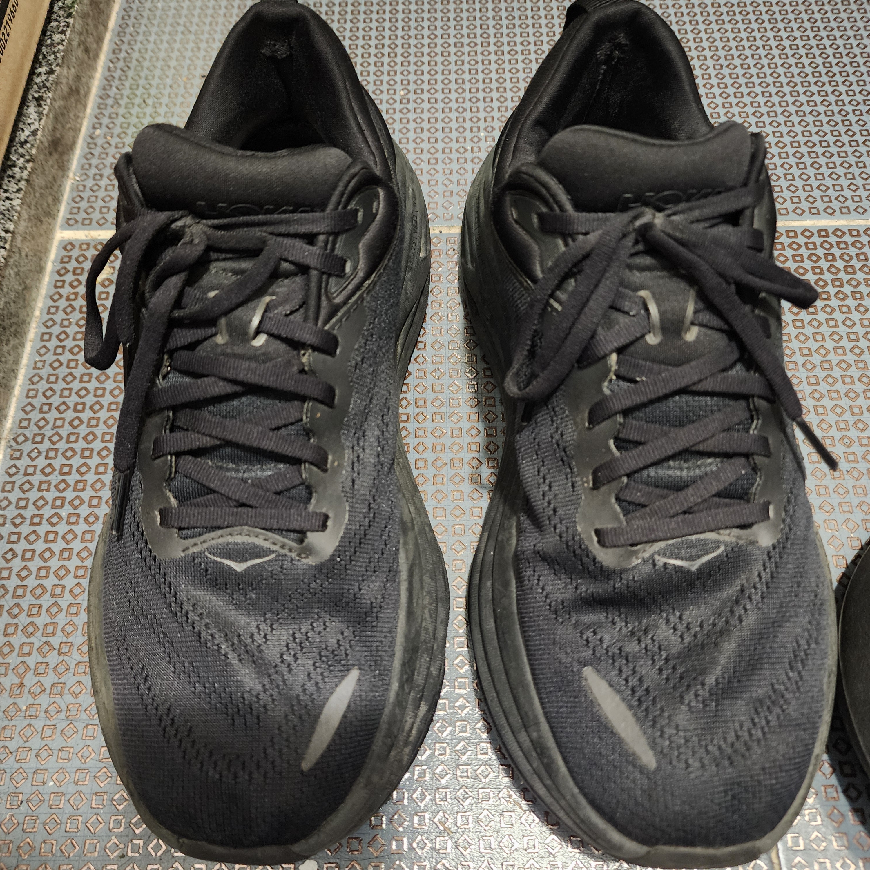 Hoka Bondi 8 Black - Wide 착용 스타일