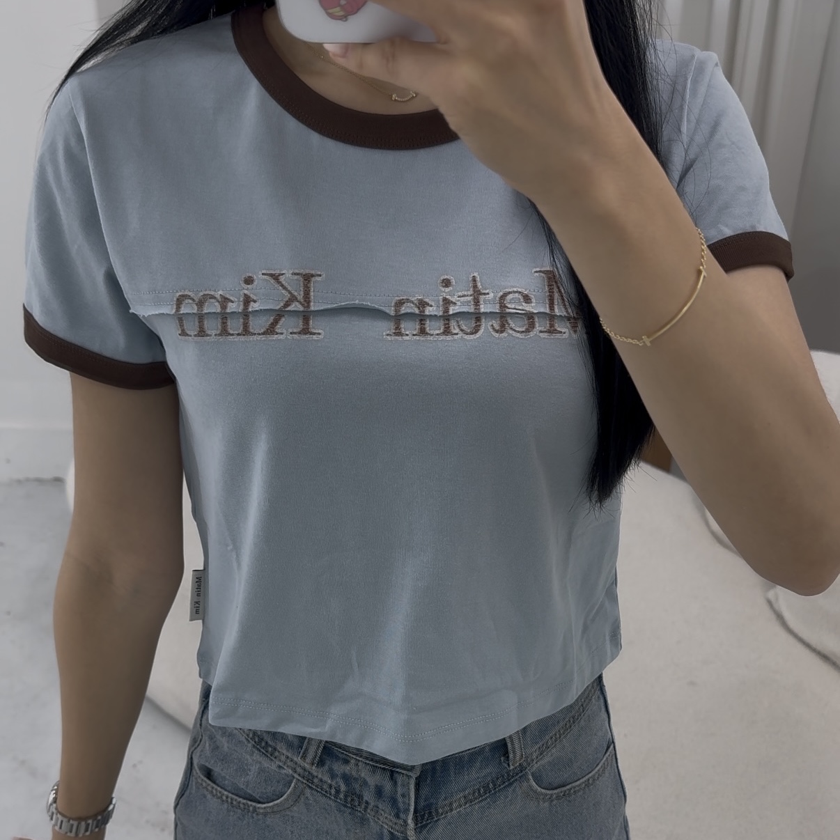 (W) Matin Kim Cutted Logo Ringer Crop Top Sky 착용 스타일