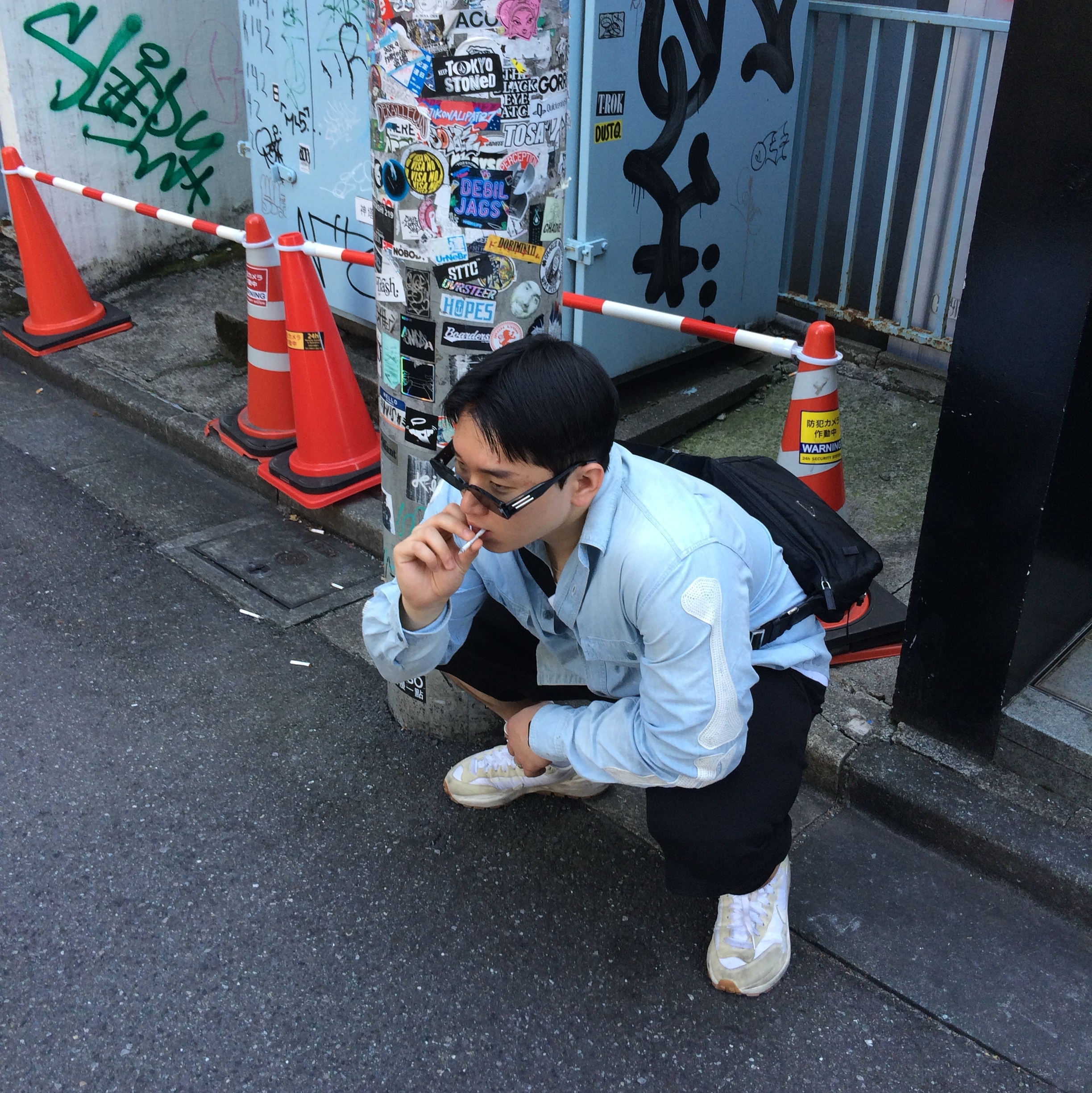 Kapital Chambray Work Shirt Bone Embroidery Saxophone, Prada Re-Nylon and Saffiano Leather Shoulder Bag Black 착용 스타일