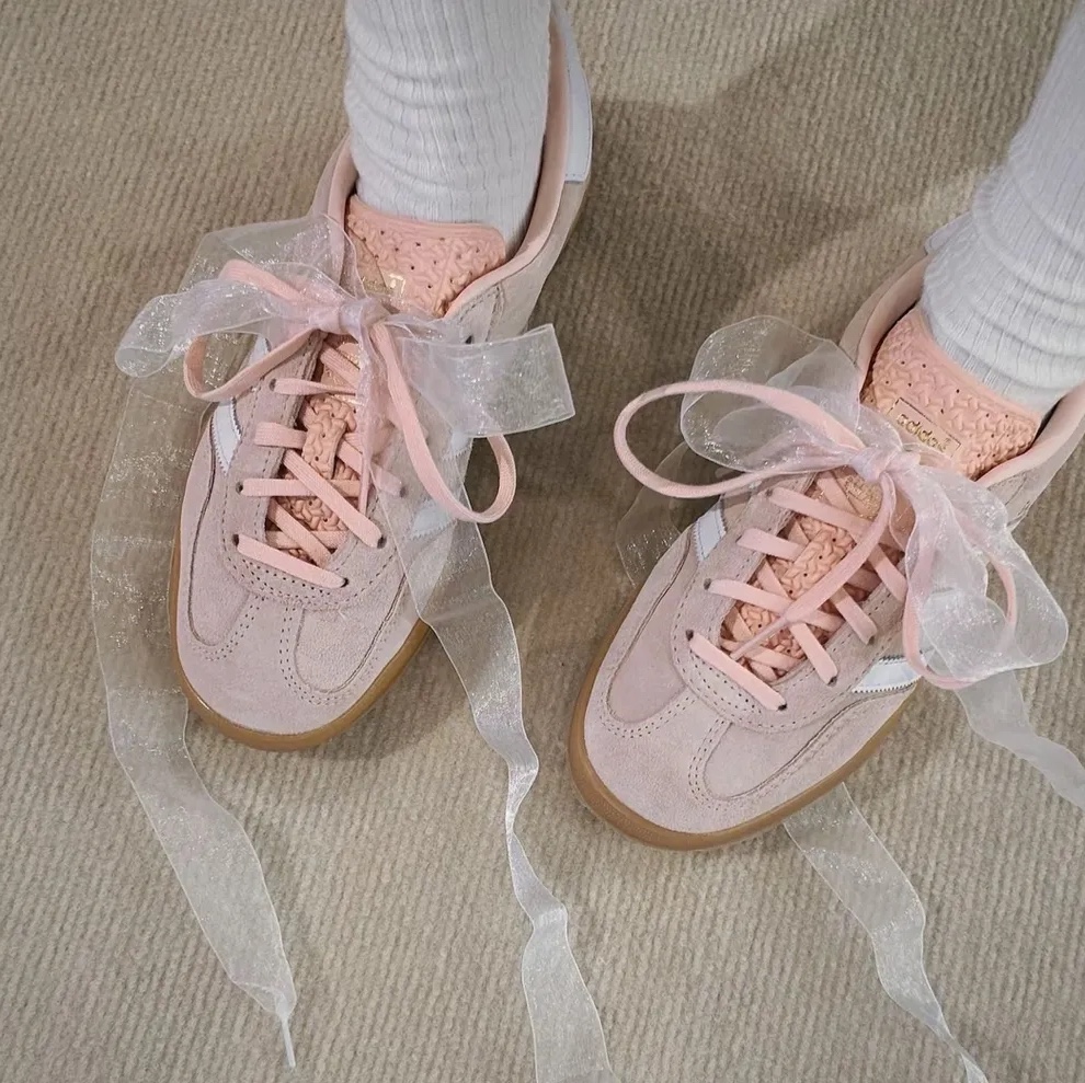 (W) Adidas Gazelle Indoor Sandy Pink Cloud White, Adidas Samba OG Cloud White 착용 스타일 - 1