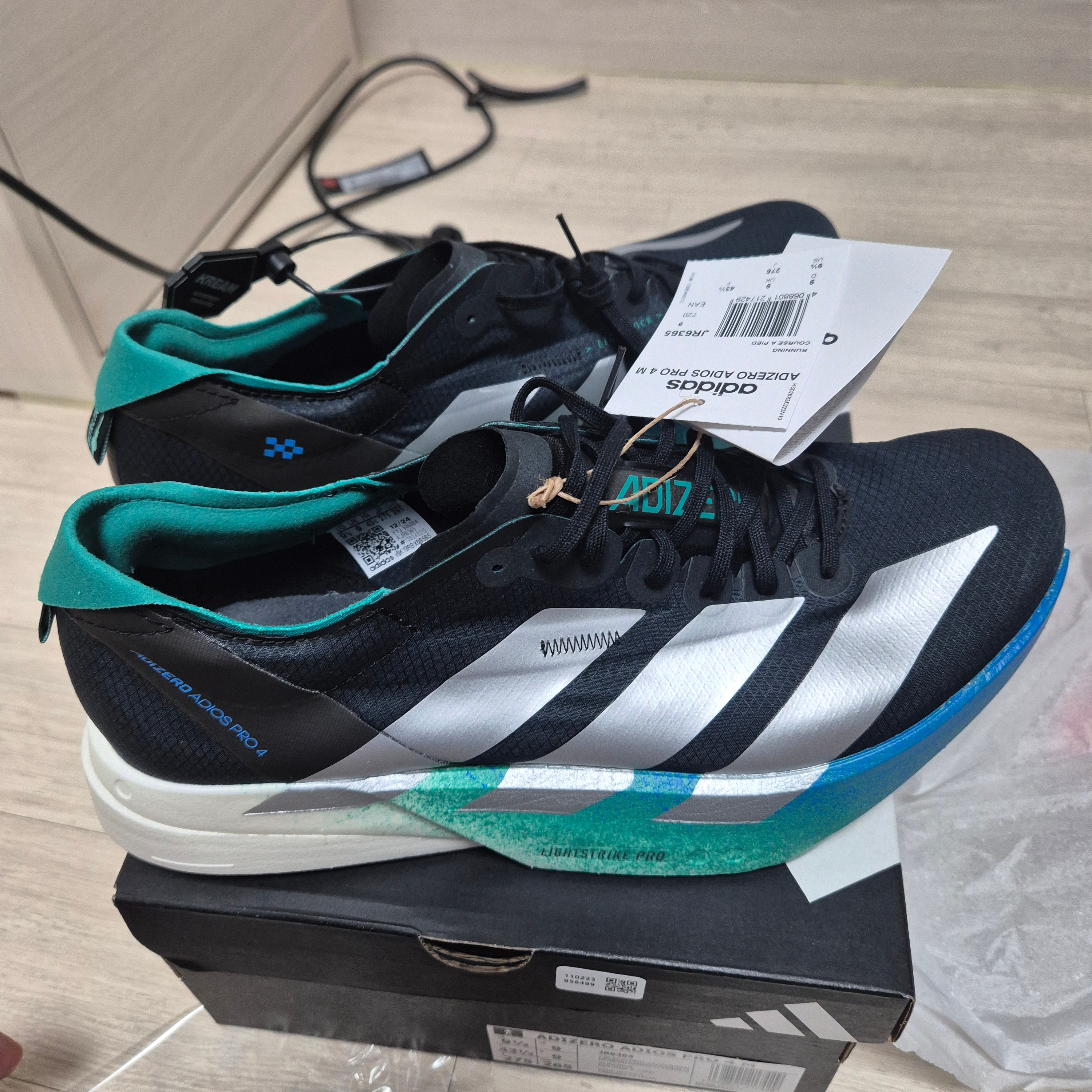 Adidas Adizero Adios Pro 4 Core Black Glory Green 착용 스타일