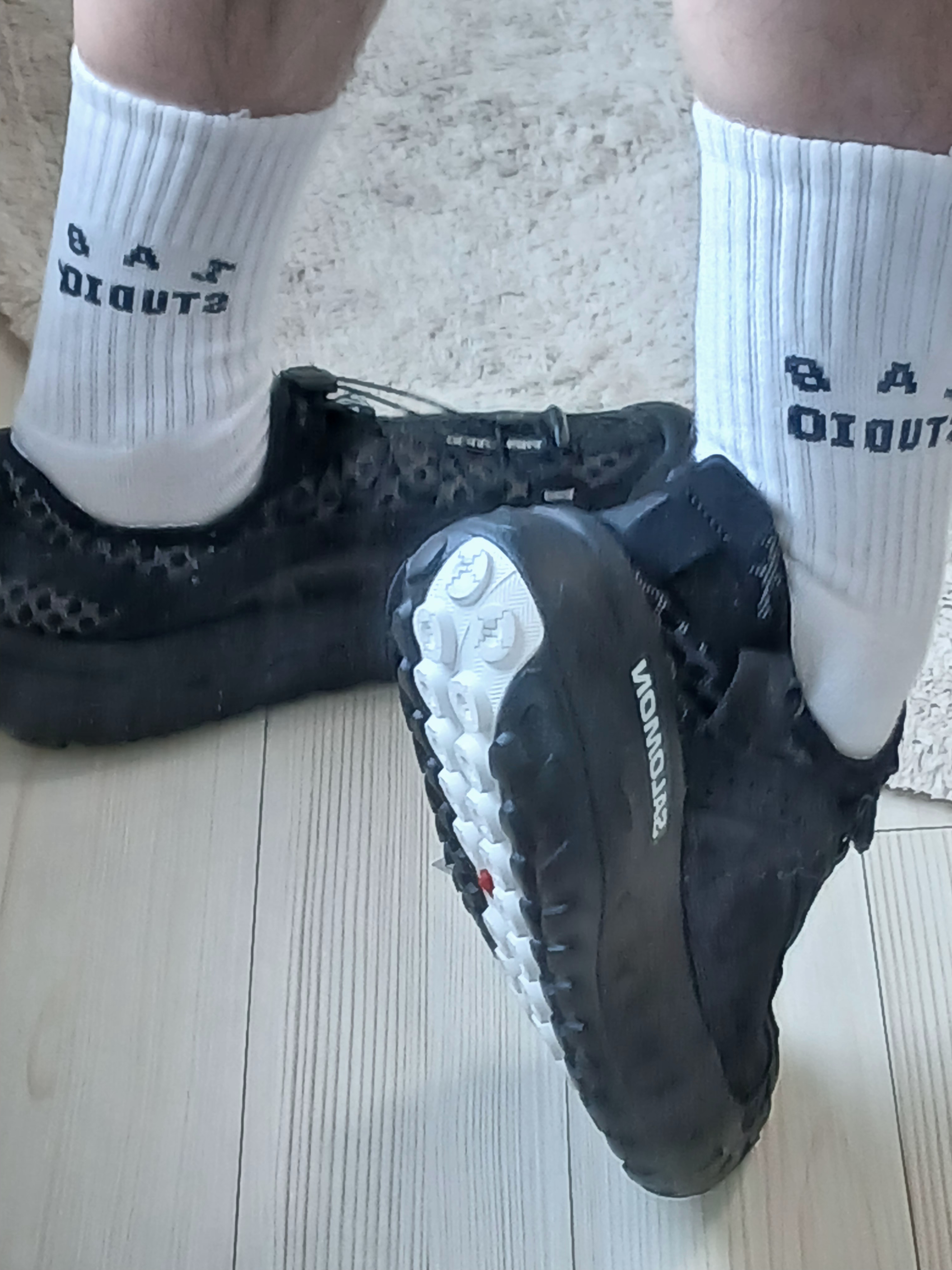 IAB Studio Socks White Set, Salomon Solamphibian Black Alloy 착용 스타일 - 2