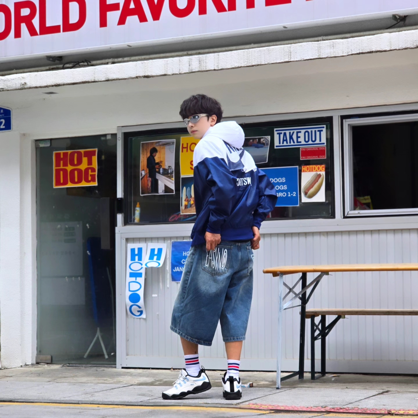 Nike x Supreme SB Darwin Low White, Nike Windrunner Woven Lined Jacket White Blue Void - Asia 착용 스타일 - 2