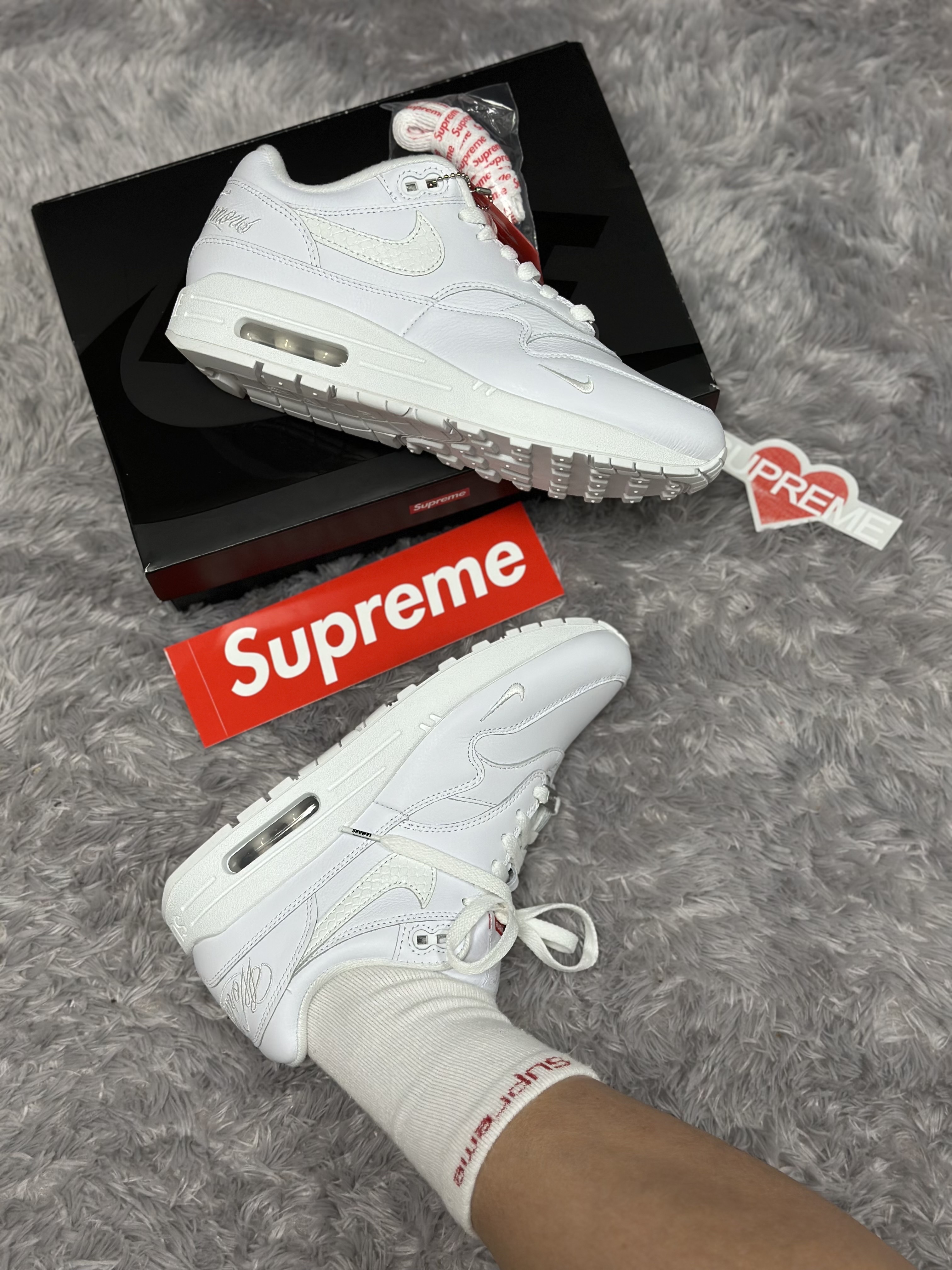 Nike x Supreme Air Max 1 '87 White - 25SS 착용 스타일 - 1