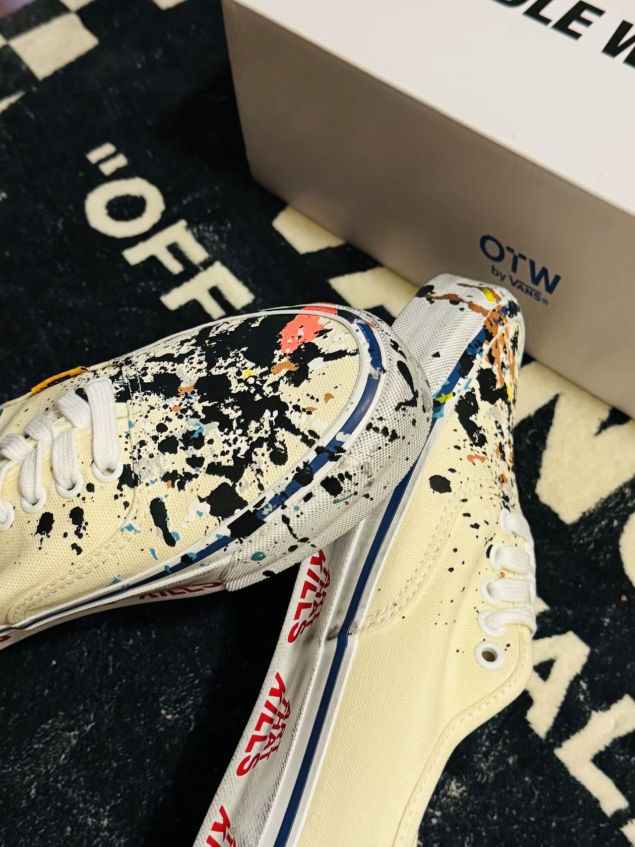 Vans x Gallery Dept. Authentic Reissue 44 Art That Kills 착용 스타일