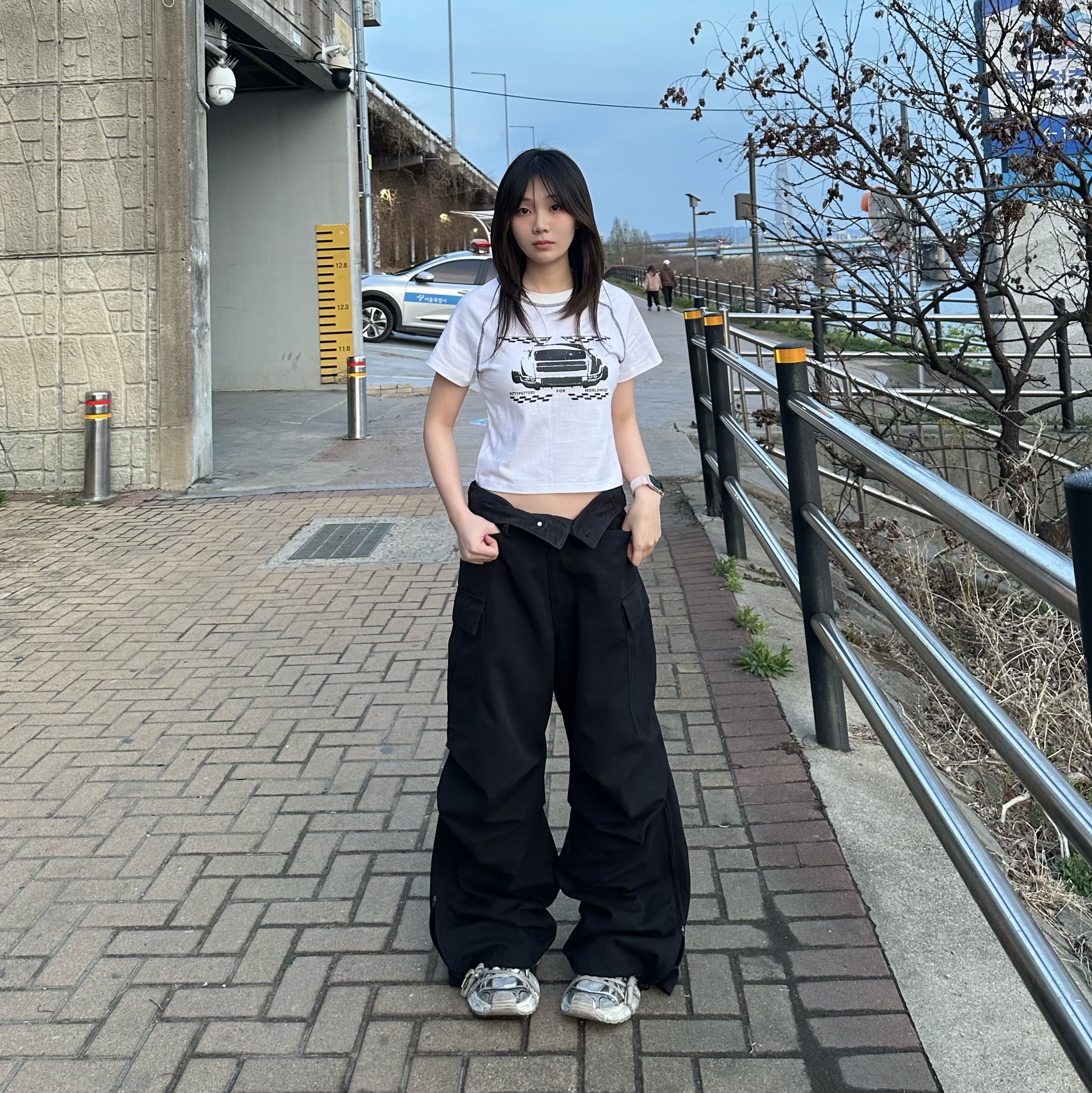 Balenciaga 3XL Sneakers Light Beige 착용 스타일 - 2