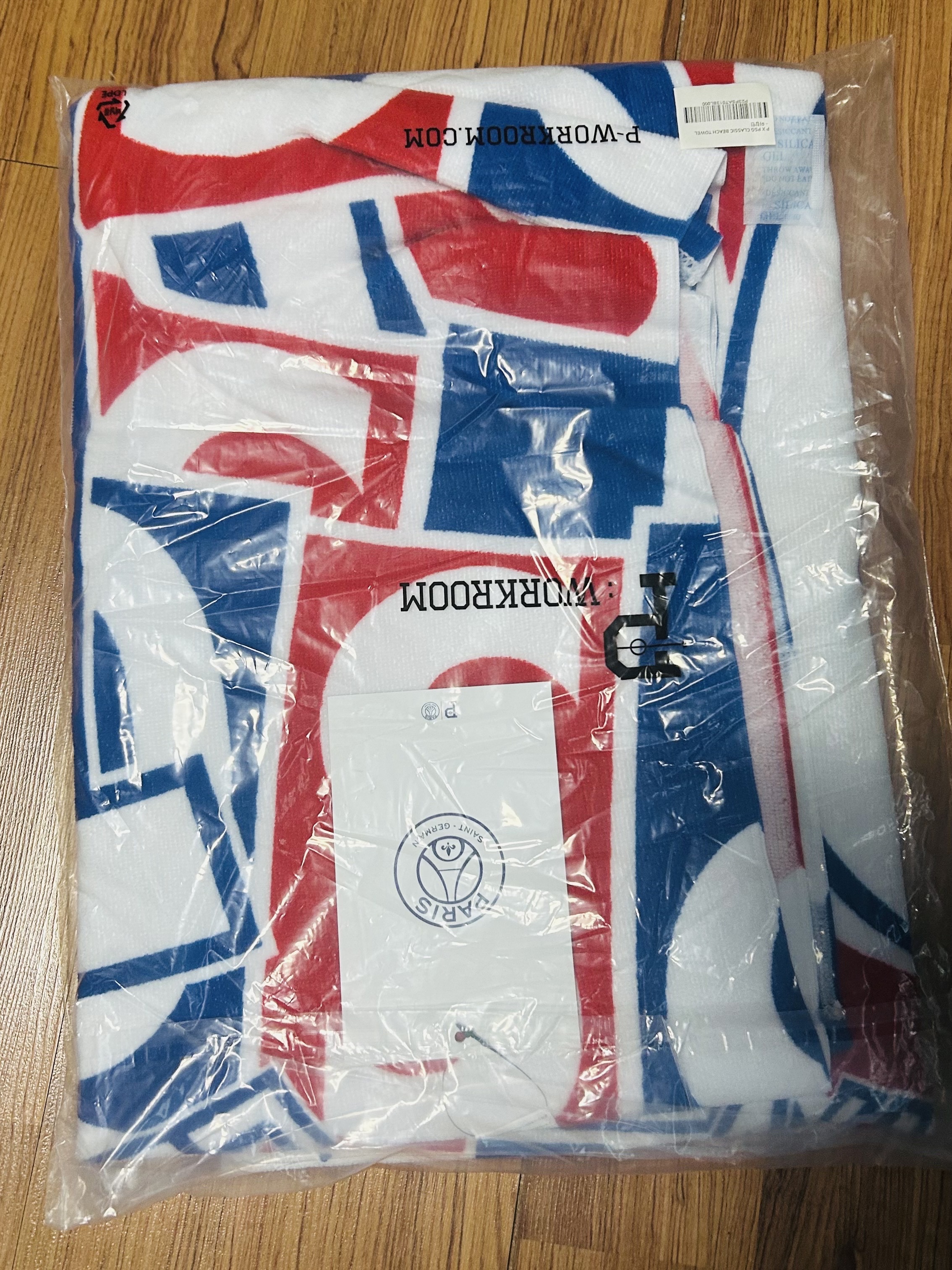 Over The Pitch P X PSG CLASSIC BEACH TOWEL 이강인 착용 스타일
