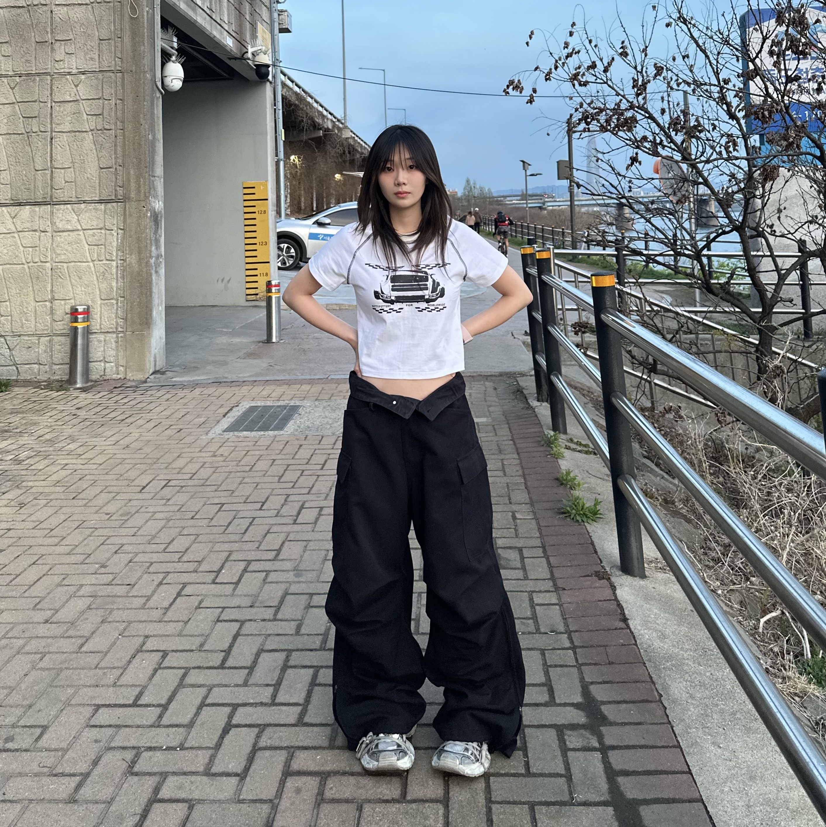 Balenciaga 3XL Sneakers Light Beige 착용 스타일 - 1