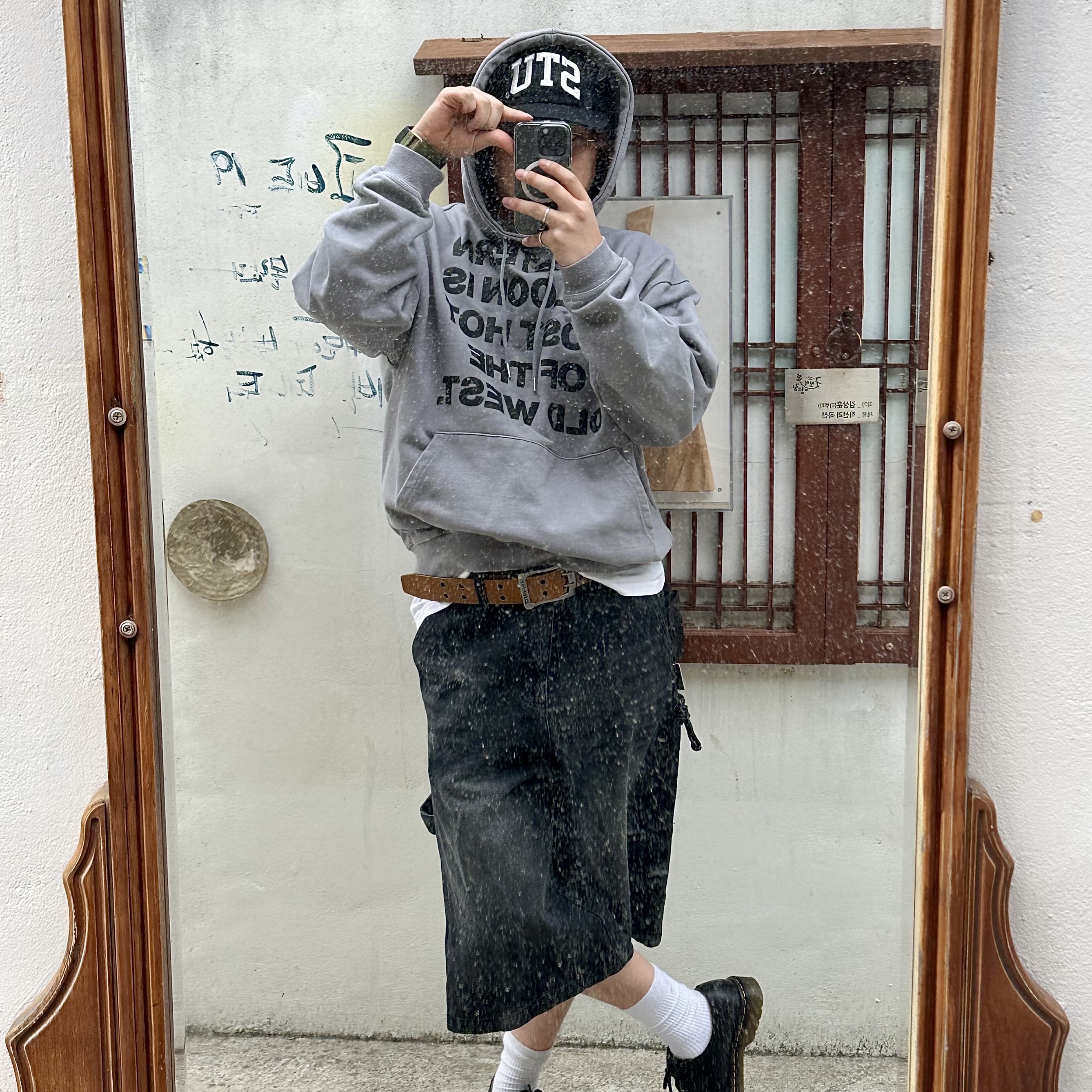 Dr. Martens 1461 Smooth Black, Stussy Stu Arch Strapback Cap Black 착용 스타일 - 3