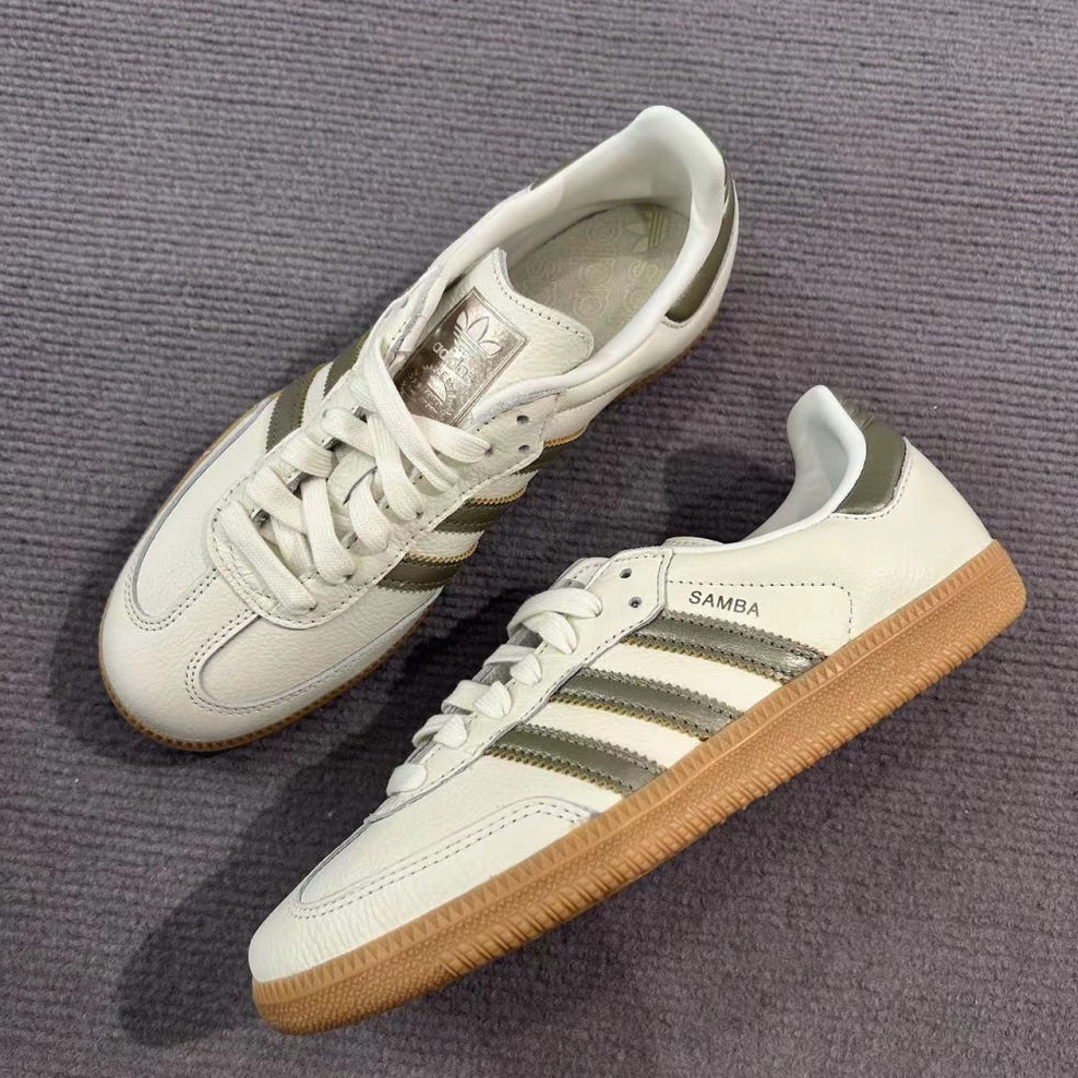 (W) Adidas Samba OG Off White Cyber Metallic, Adidas Gazelle White Grey 착용 스타일 - 5