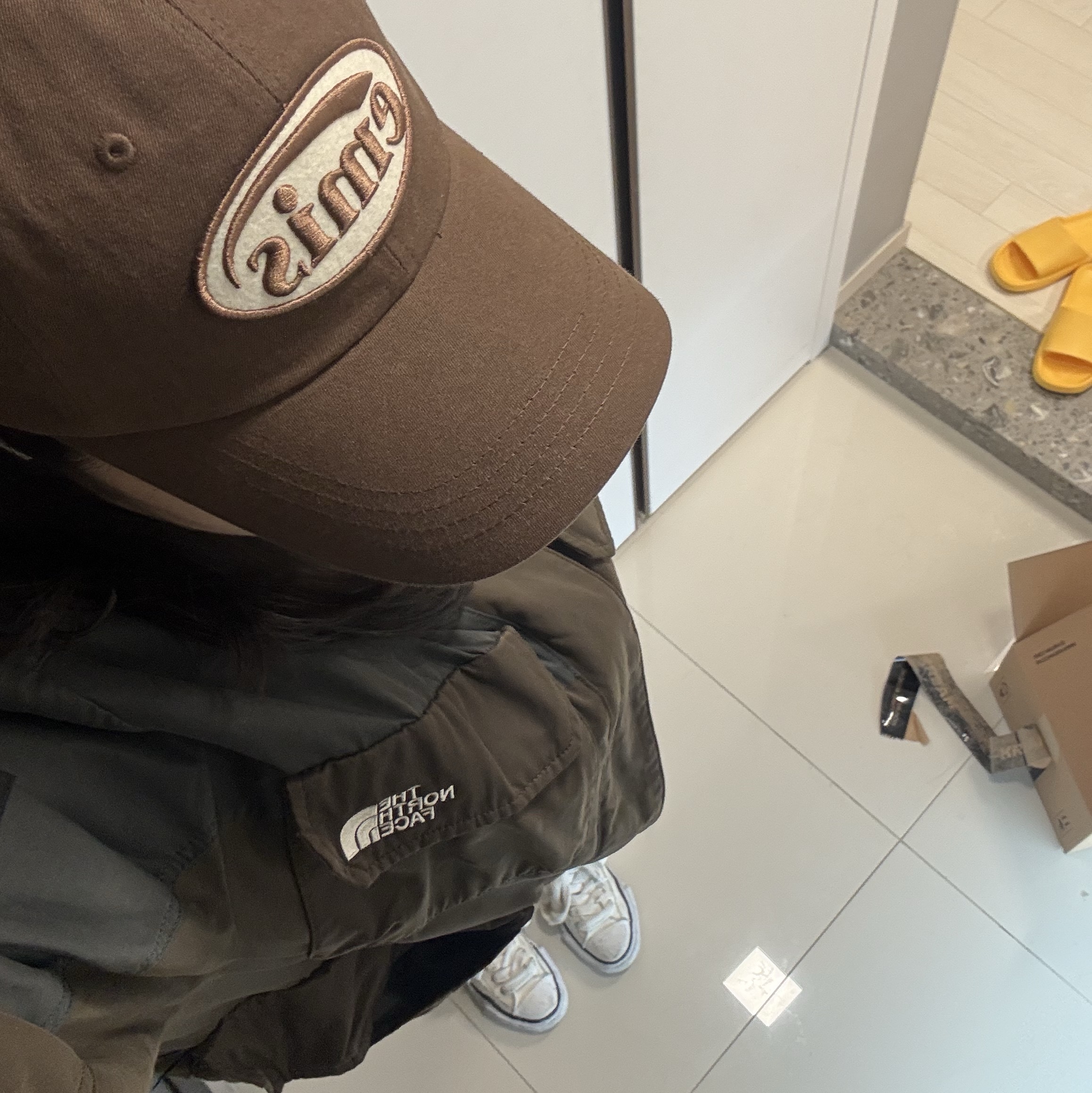 Emis Tone On Tone Wappen Ball Cap Brown, The North Face White Label Wax Ranger Jacket Brown 착용 스타일