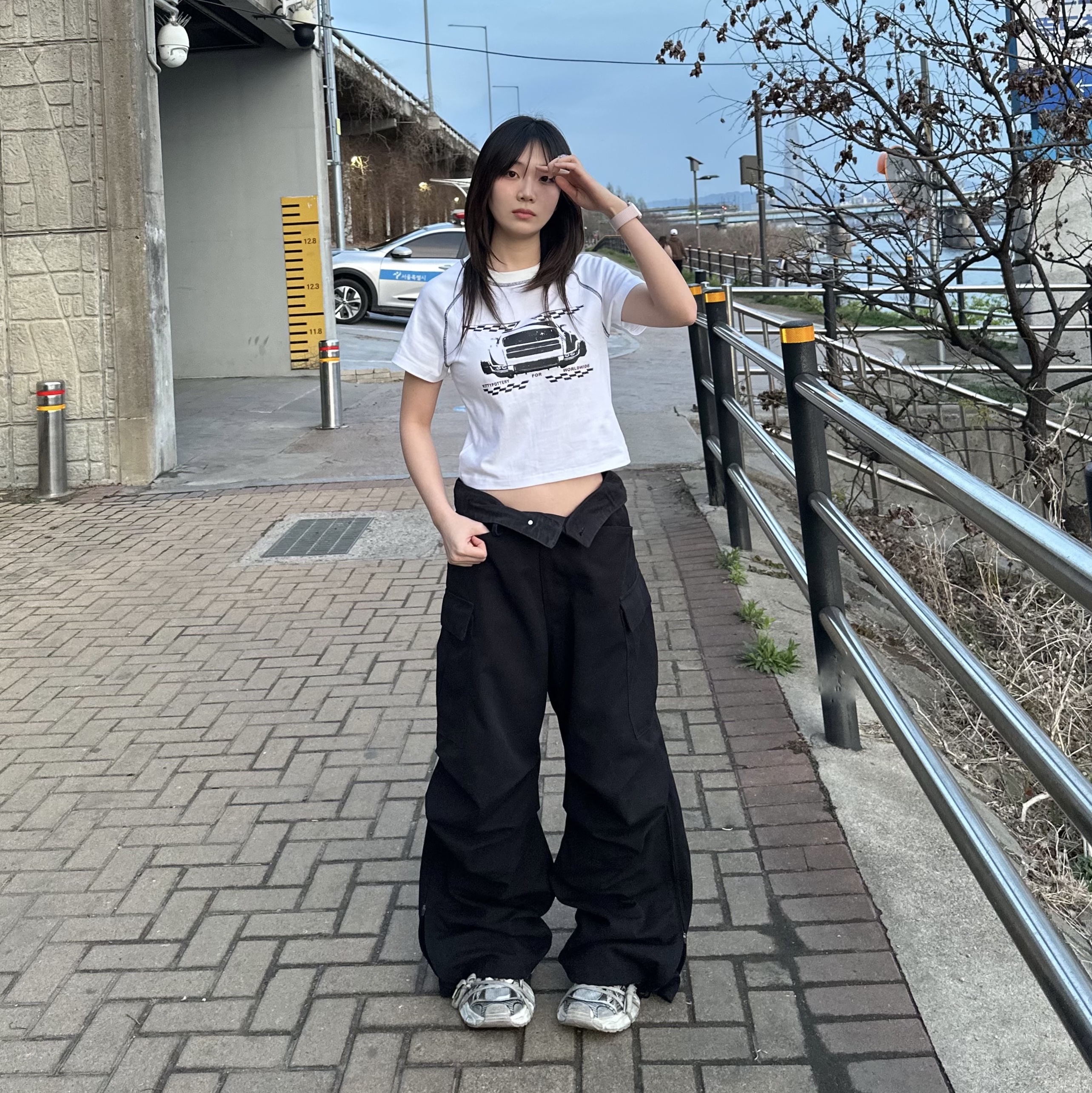 Balenciaga 3XL Sneakers Light Beige 착용 스타일 - 3