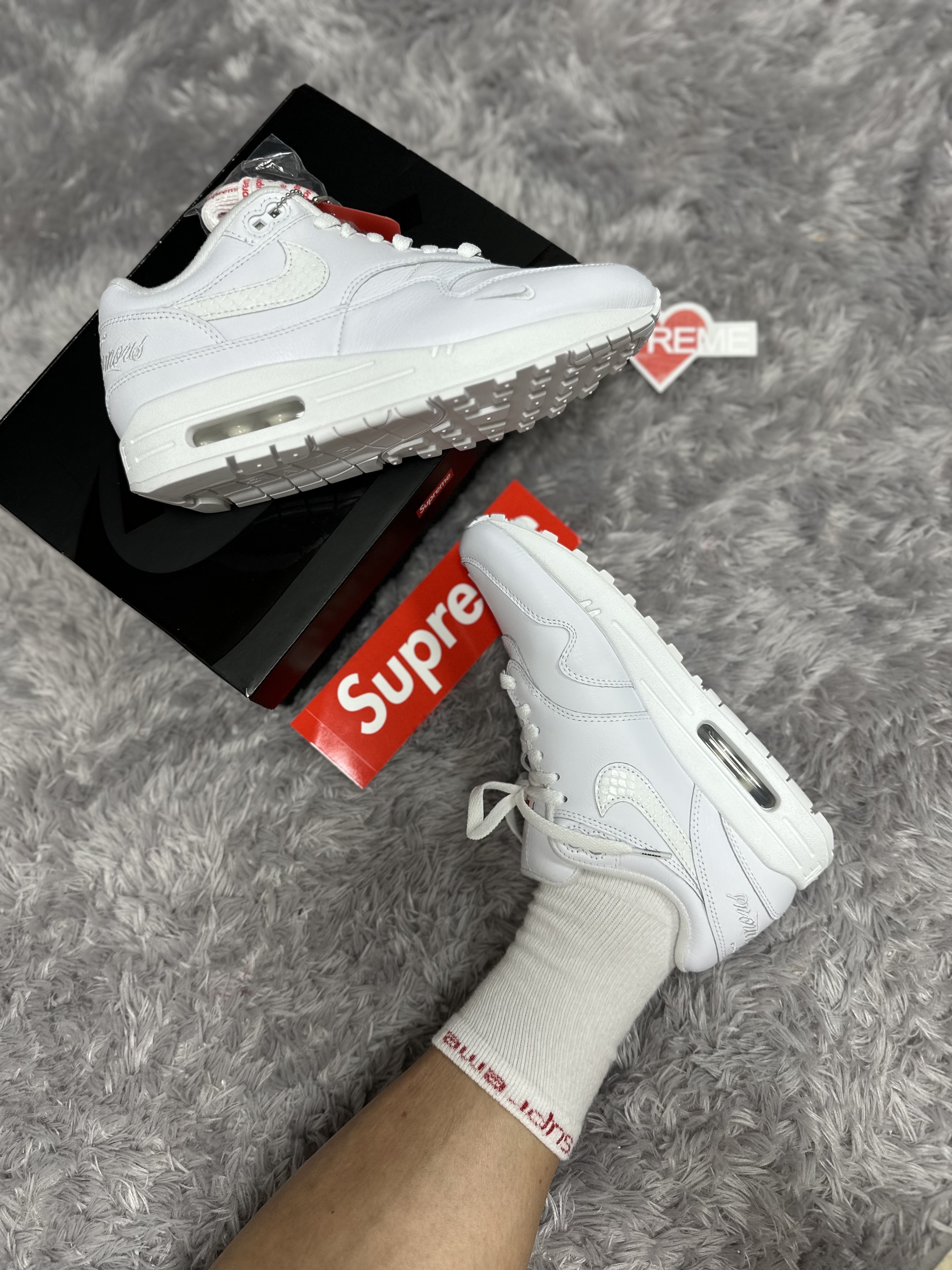 Nike x Supreme Air Max 1 '87 White - 25SS 착용 스타일 - 2
