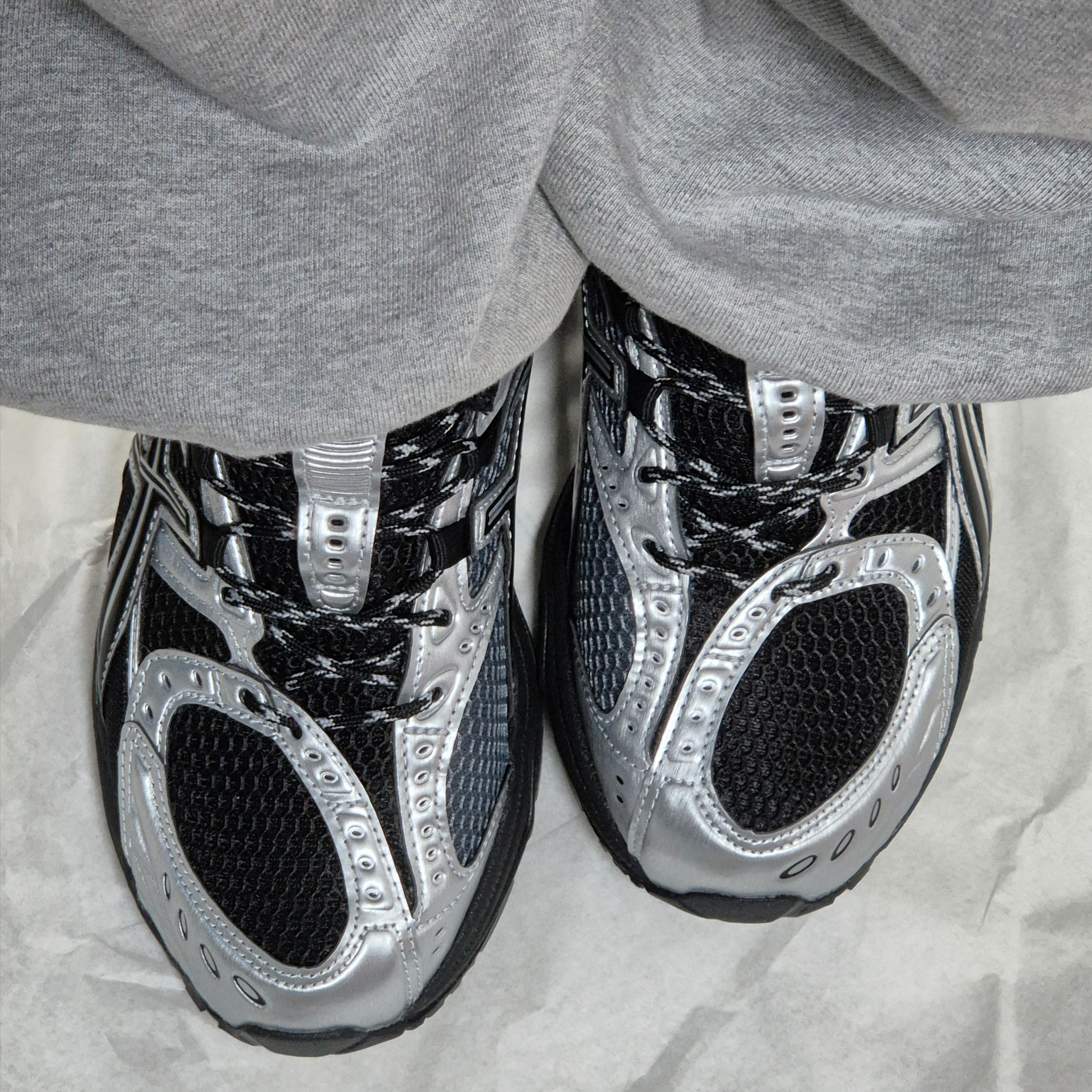 Asics Gel-Nimbus 10.1 Black Pure Silver - Korea Exclusive 착용 스타일