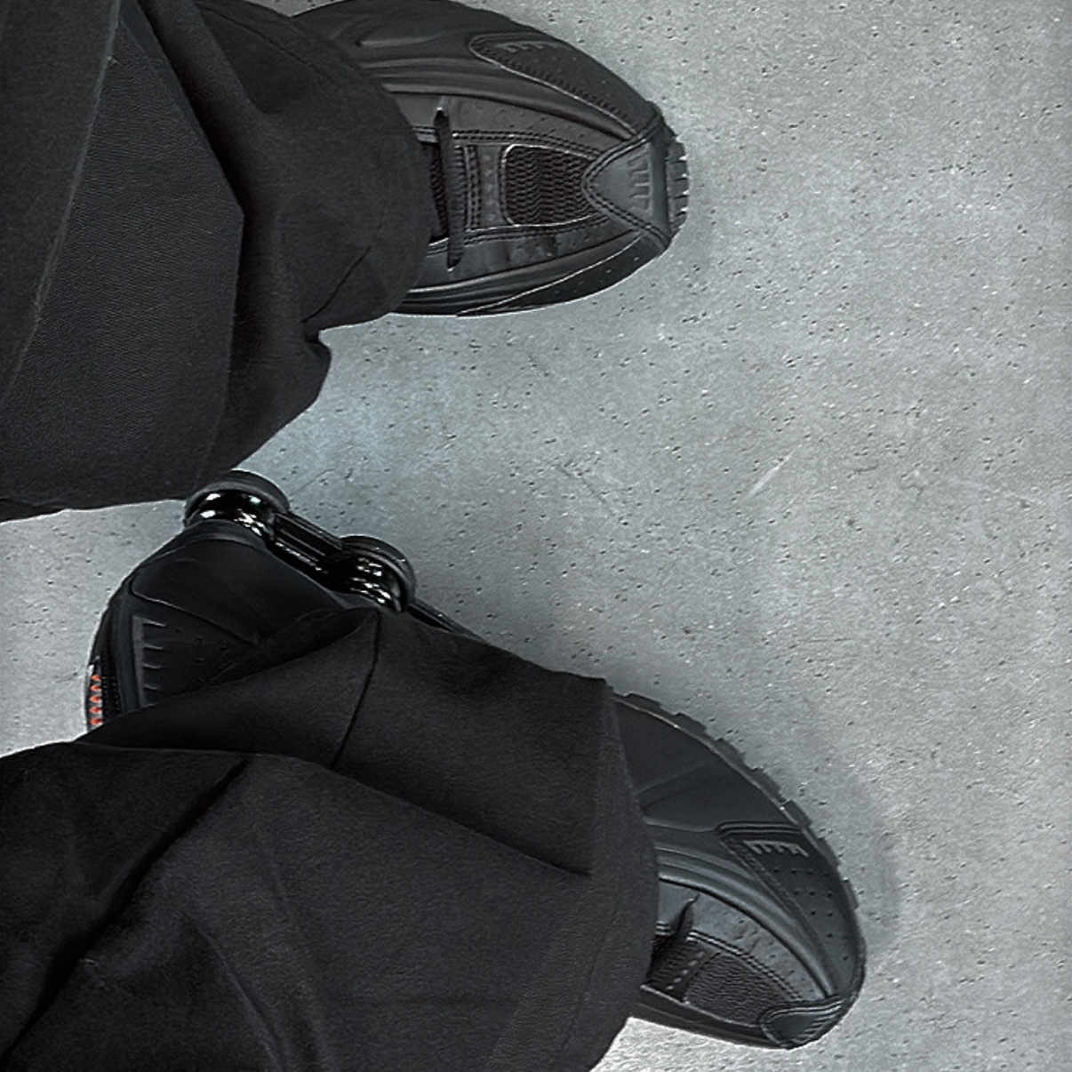 (W) Nike Shox R4 Black 착용 스타일 - 2